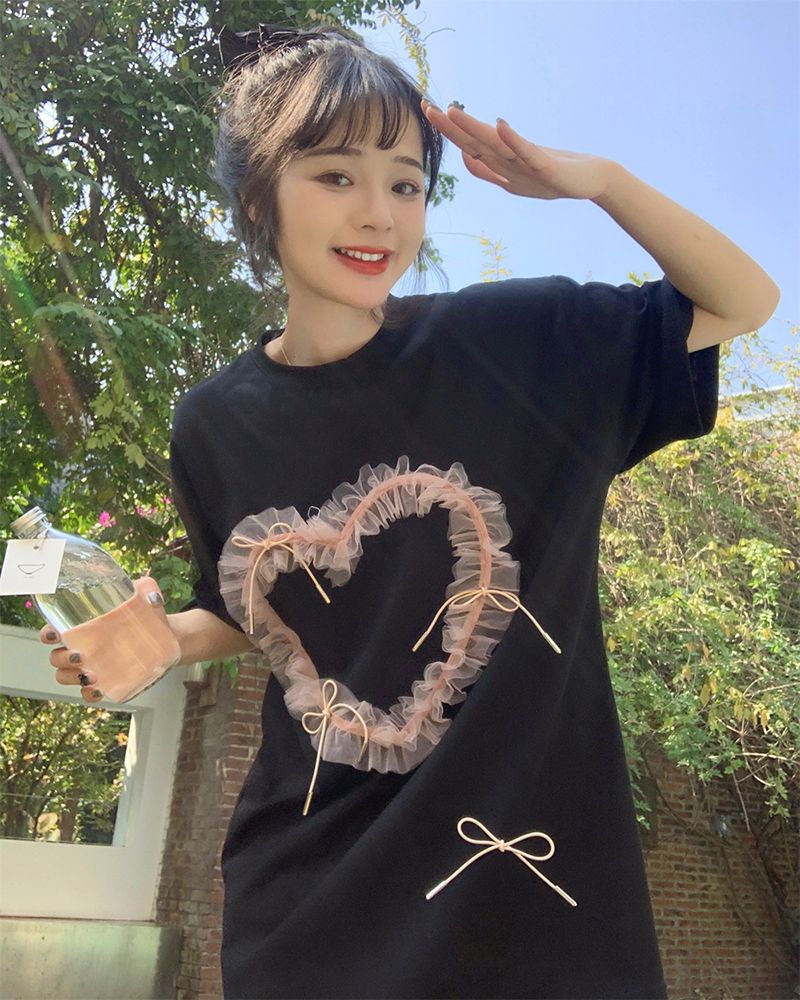 พร้อมส่ง 💒🏄🏻♀️Pink Heart Tops เสื้อยืดแขนสั้นแต่งปักลายหัวใจเก๋ๆ (IN36971)