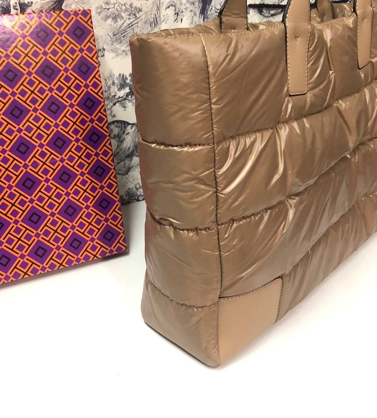 พร้อมส่งที่ไทย TORY BURCH Ella Puffer Tote Bag 40cm กระเป๋าโท้ทใบใหญ่ ภายในโล่งกว้าง จุของได้เยอะ ภาพสินค้าถ่ายจากงานขายจริง ใช้งานต่างประเทศได้