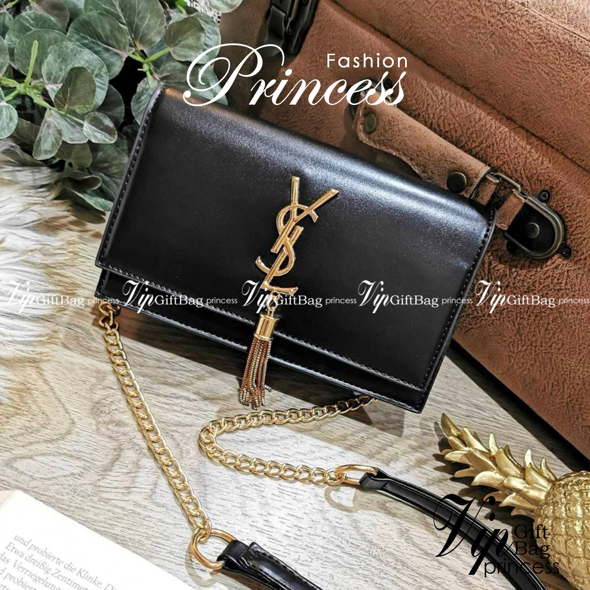 VIP YVES SAINT LAURENT YSL BAG / YSL Small Kate Bag กระเป๋าสะพายดีไซน์ทรงสี่เหลี่ยมหนังเรียบสวยอยู่ทรงเปิดปิดด้วยฝาปิดกระดุมด้านหน้าประดับโลโก้แบรนด์อะไหล่ทองพร้อมโซ่ห้อยฟรุ้งฟริ้ง ภายในโล่งสามารถใส่มือถือ กระเป๋าสตางค์ ของจุกจิกได้เยอะมีสายสะพายโซ่ต่อหนั