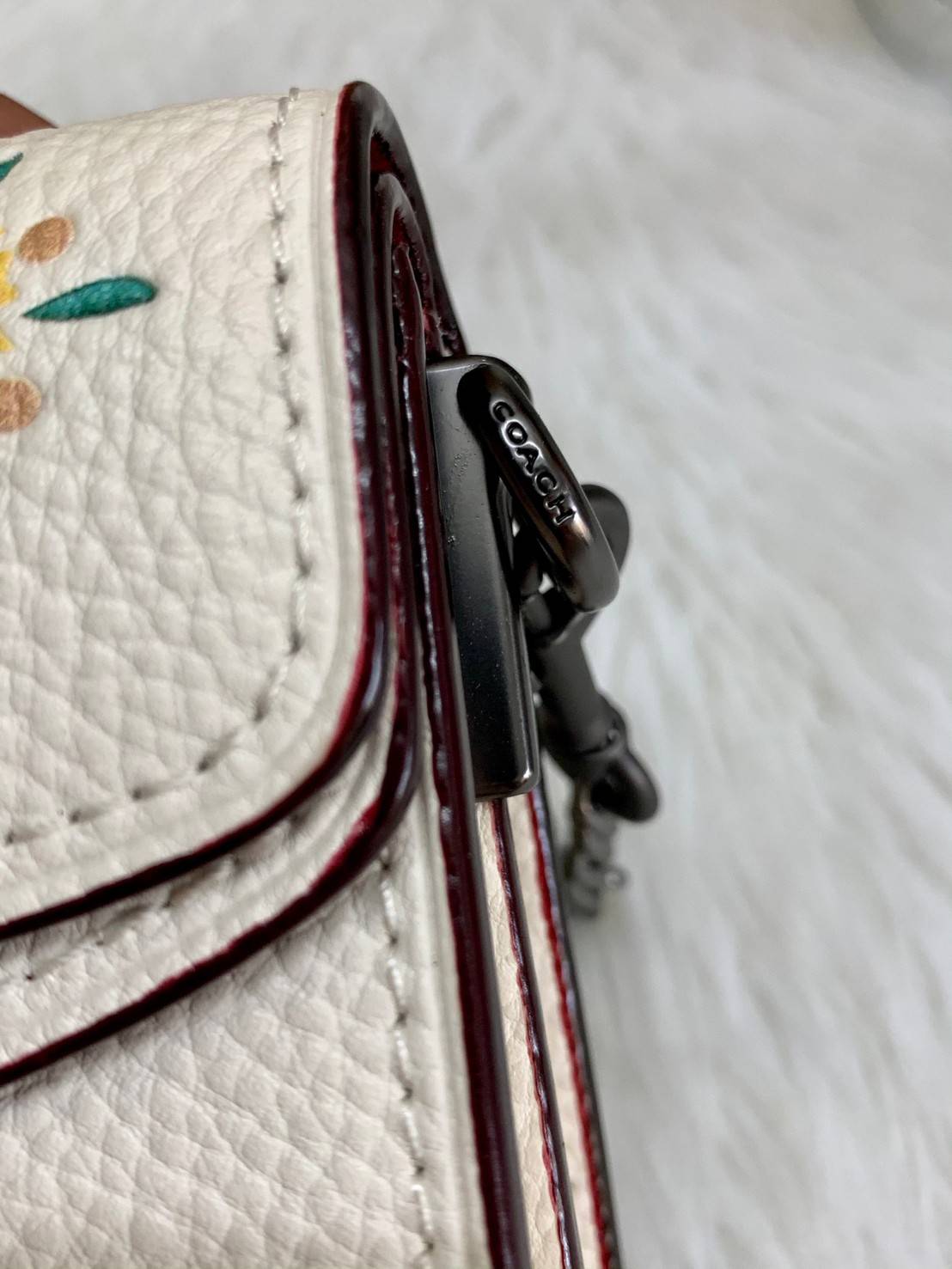 COACH TABBY CROSSBODY WITH WILDFLOWER PRINT ((810)) พร้อมส่งที่ไทยค่ะ! กระเป๋าสะพายครอสบอดี้ร์หรือสามารถถือแบบคลัทออกงานสวยๆได้เลยนะคะ วัสดุหนังแท้ หนังนิ่มค่ะ