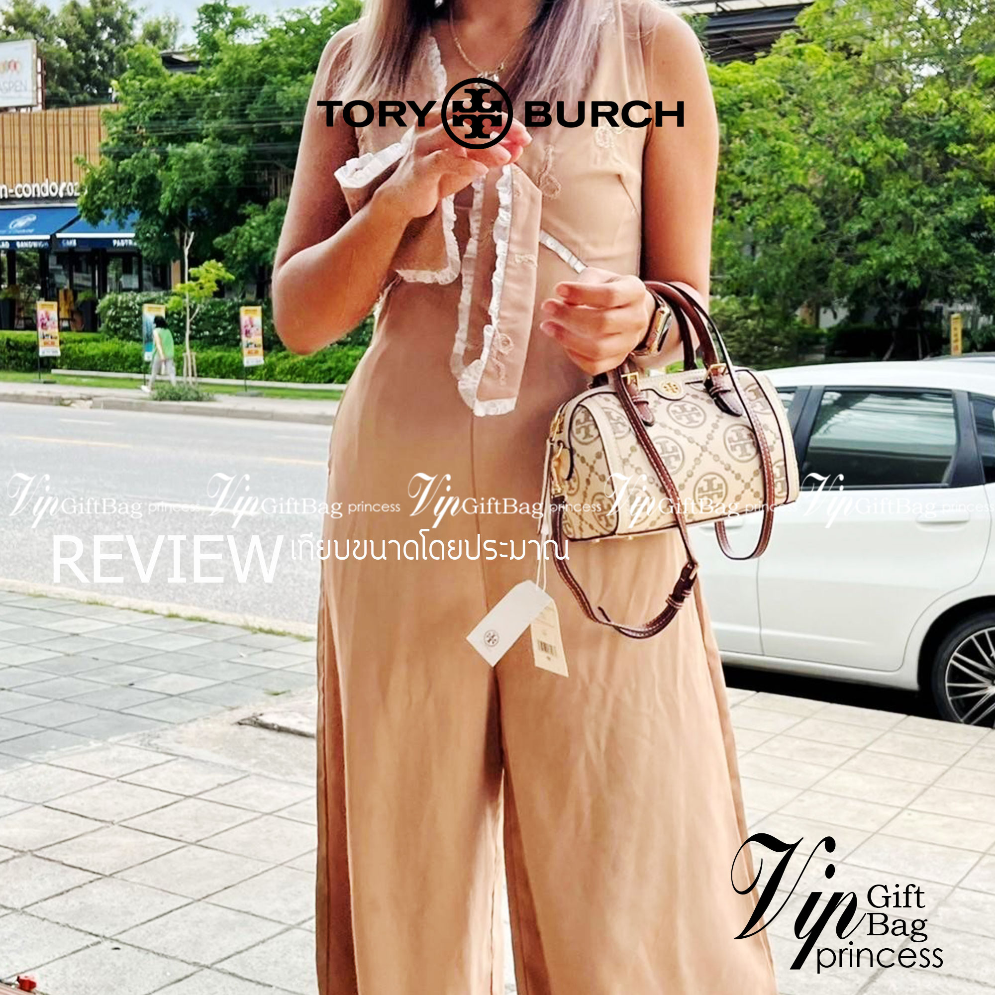 Tory Burch T-Monogram Mini Embossed Wine Bucket Bag / Tory Burch Mini Bucket กระเป๋าถือหรือสะพายไหล่ ทรงหมอนขนาดเล็ก ประดับด้วยลวดลายอันเป็นสัญลักษณ์ของแบรนด์ ถูกประดิษขึ้นด้วยความพิถีพิถันวัสดุหนังอย่างดี ด้านในบุด้วยหนังไมโครซูแอคเนื้อนุ่มทำความสะอาดง่า