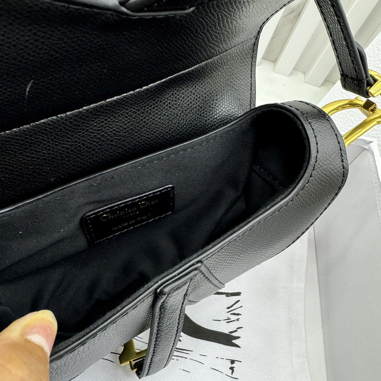 DIOR Mini Saddle Bag with Strap Blue Dior Oblique Jacquard / Black Grained Leather กระเป๋าสะพายทรงอานม้าเอกลักษณ์ของแบรนด์แห่งตำนานความหรู