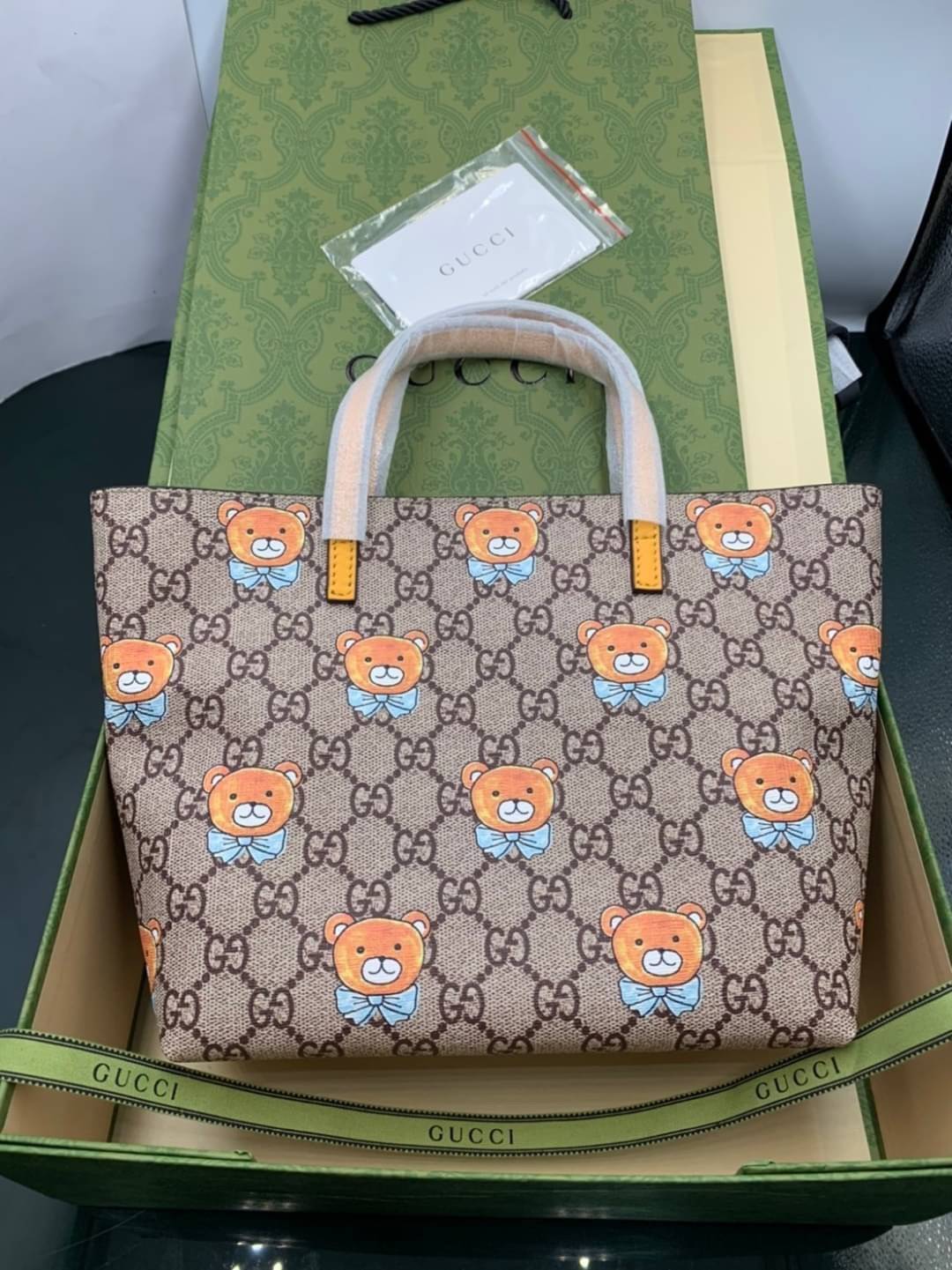 VIP 】Animal-Friendly Gucci Kid Tote Bag งานหนังแท้ทรงตั้งสวย ขนาดกะทัดรัด จุของได้เยอะ ใช้ได้ทั้งเด็กและผู้ใหญ่ น่ารักมากค่ะ **รุ่นขายดีตลอดกาล**