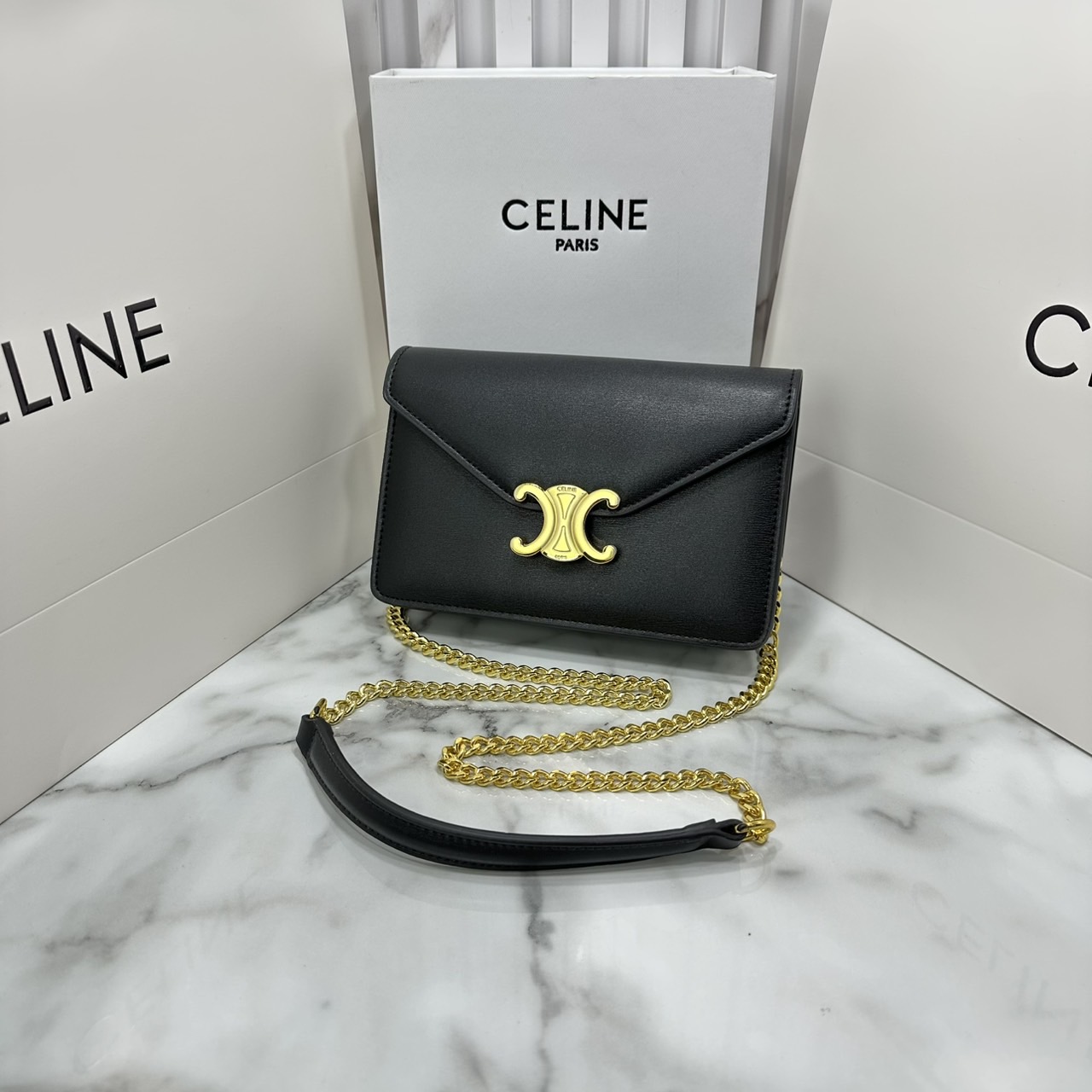 ORI หนังแท้ | CELINE WALLET ON CHAIN MARGO IN TRIOMPHE กระเป๋าสะพายสวยอยู่ทรงตั้งได้ รูปทรงย้อนยุคสไตล์วินเทจลัคชู ดีไซน์เอกลักษณ์ ขนาดกำลังดี
