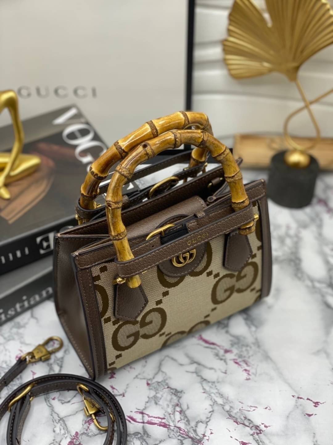 หนังแท้ Gucci Diana jumbo GG tote bag Mini พร้อมส่งที่ไทย Brown Camel and ebony jumbo GG canvas ภาพสินค้าถ่ายจากงานขายจริง ใช้งานต่างประเทศได้ค่ะ