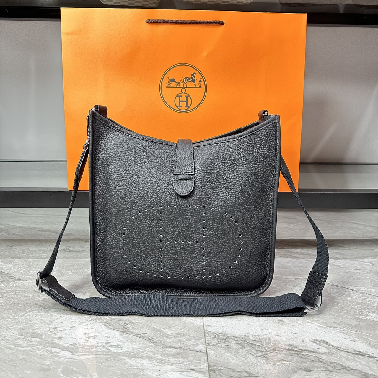 HERMES Evelyne PM Bag The Perfect Crossbody Bag 29cm กระเป๋าทรงโท้ทแบรนด์หรู เอกลักษณ์ของความสง่างาม เกรดออริ สลับแท้ 1:1 ใช้งานต่างประเทศได้