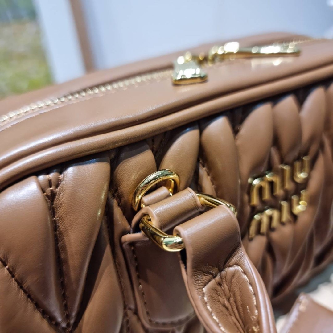 MIU MIU ARCADIE METELASSE LEATHER BAG กระเป๋าถือ/สะพายสุดชิค คุ้มมากไม่อยากให้พลาดน้า