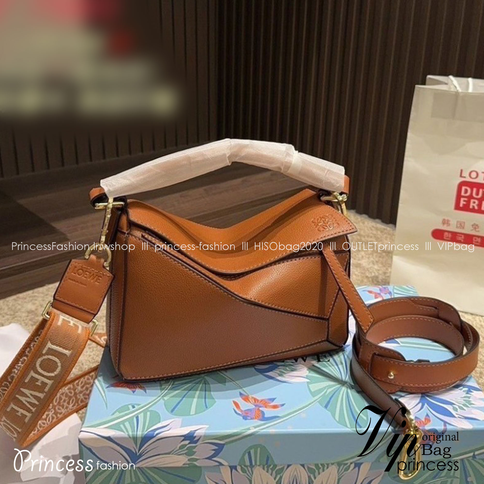 LOEWE Puzzle Bag With Jacquard Strap กระเป๋าสะพายแบรนด์หรู ทรงคล้ายลูกลักบี้ มาพร้อมสายยาวผ้าแจ็คการ์ด สวยงามมากค่ะ