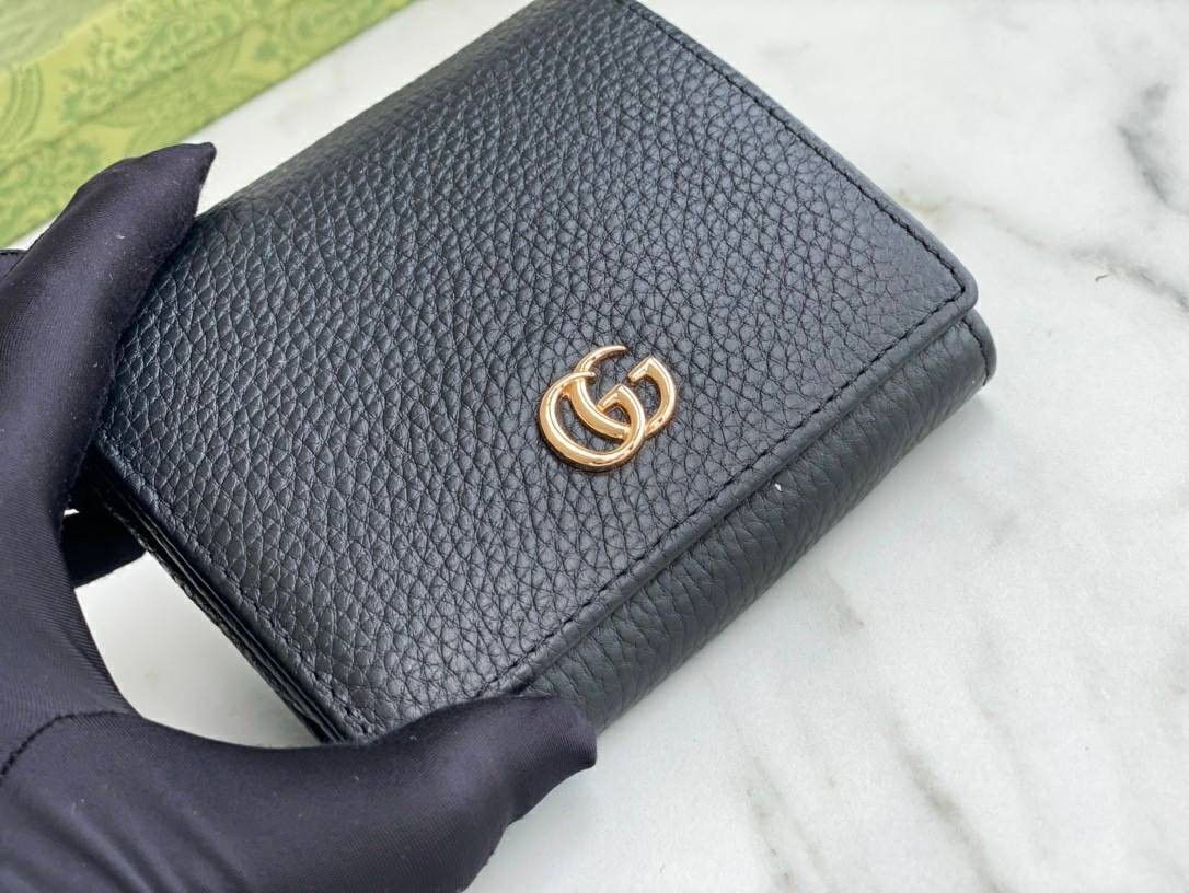 VIP 】Gucci small wallet 3 พับ มีช่องซิปใส่เหรียญ น่ารักมาก งานหนังแท้ รุ่นพิเศษครบเซ็ท ราคาคุ้มที่สุด ต้อนรับปีแห่งความปัง!! เอ็กซ์คลูซีฟมาก!!