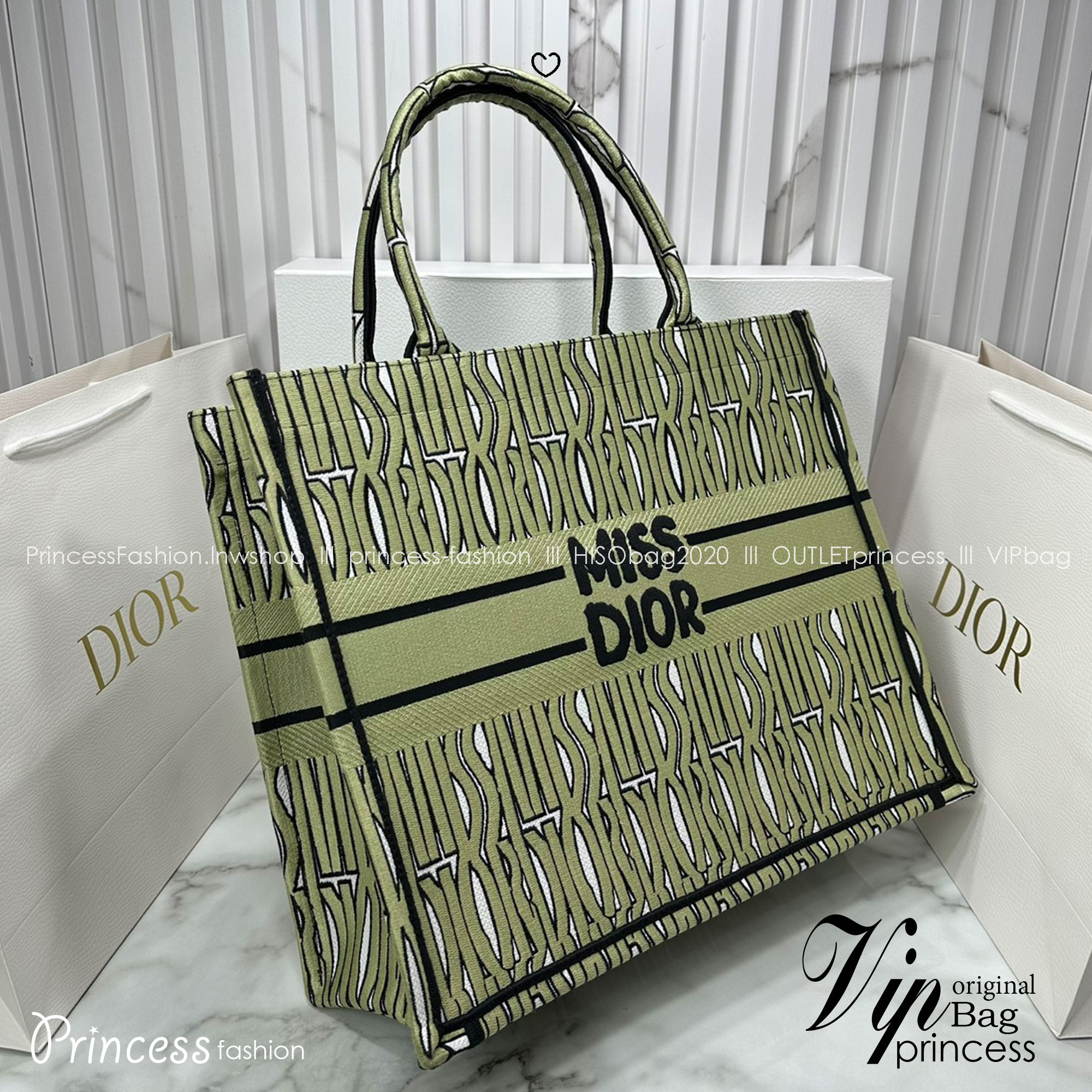 ORI หนังแท้ | Dior Miss Dior Allover Book Tote Handbag 16" กระเป๋าทรงโท้ทคอลใหม่ ดีไซน์ลวดลายกราฟฟิกสวยงามและหรูหราโดดเด่นไม่เหมือนใคร