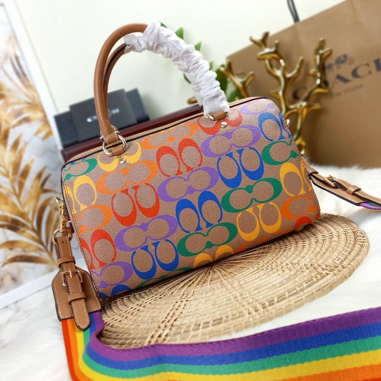 COACH ROWAN SATCHEL IN RAINBOW SIGNATURE CANVAS (COACH C4396)🌈 คอลเลคชั่นที่มาแรงที่สุด ร้อนแรงได้อย่างไม่มีแผ่วลงเลยสักนิด! โดดเด่น สดใส สะดุดตา🌈 ระดับตัวTOP ต้องยกให้เธอเลย กับ COACH ทรงหมอน 10" คอลเลคชั่นนี้// วัสดุหนังแคนว