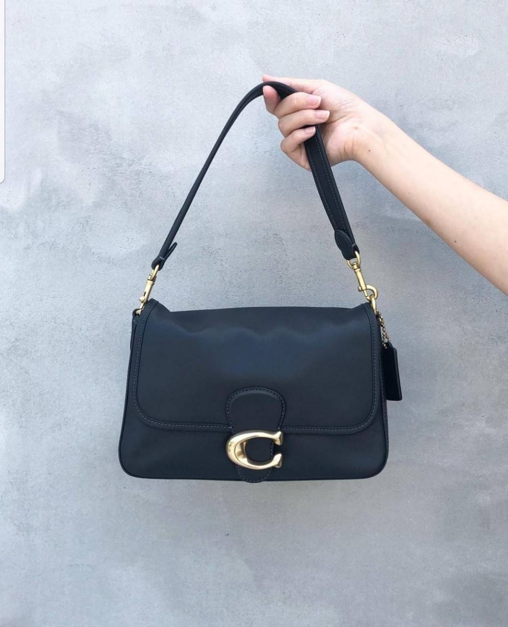 COACH SOFT TABBY SHOULDER BAG (C4823//C5261) กระเป๋าถือ กระเป๋าสะพาย ที่ใครๆก็เข้าถึงได้ หรูหรา คลาสสิค ลุคเรียบร้อย แต่ความสวยไม่น้อย! ดาเมจความลุคผู้ดีรุนแรงมาก!!เกินต้าน!!// วัสดุหนังแท้ทั้งใบ หนังเรียบ หนังนิ่มมากๆ อยู่ทรงสวยมากๆด้วย// ด้านในโล่งกว้าง