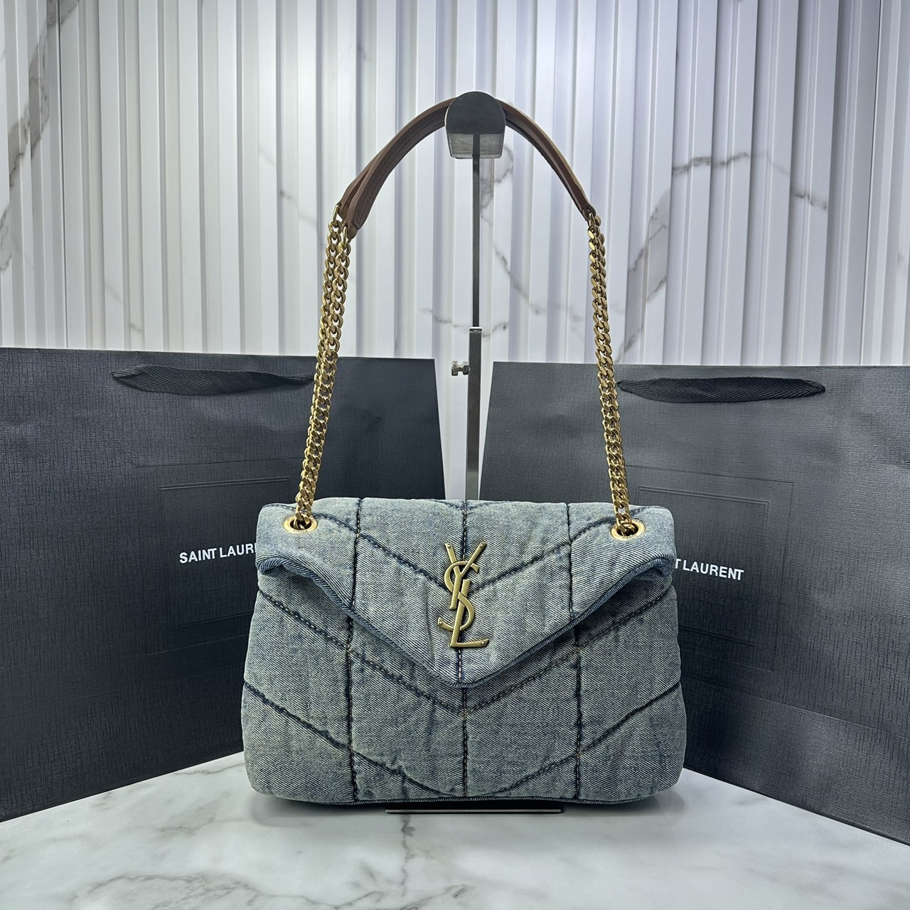 YSL Puffer denim shoulder bag กระเป๋าสะพายเดนิมฟอก สวยเท่ห์คลาสสิกลายเชฟล่อนเป็นเอกลักษณ์ ENVELOPE FLAP BAG WITH SOFT CHEVRON 🧡เกรดออริ ใช้งานต่างประเทศได้