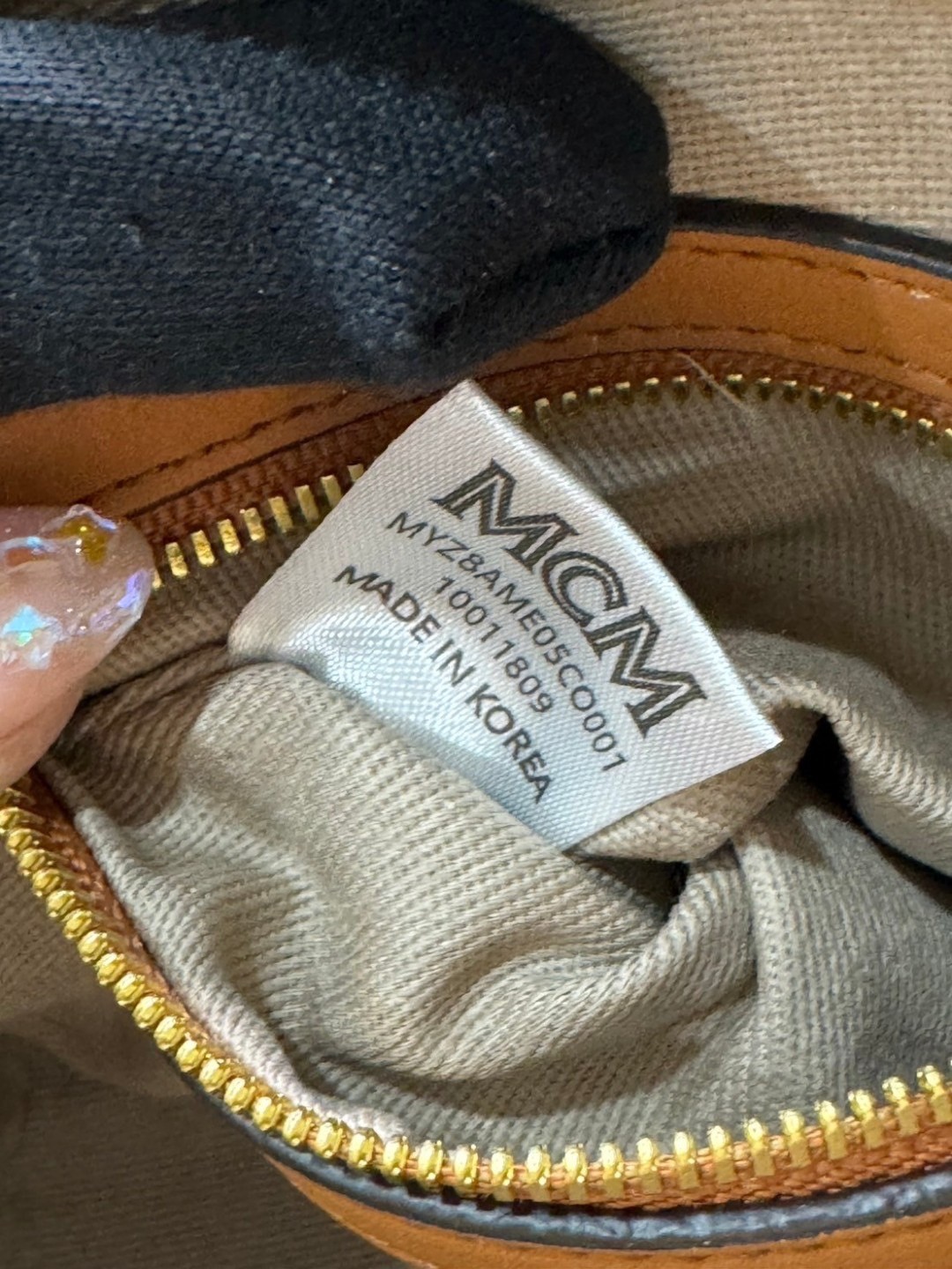 M.C.M TRACY TOTE IN VISETOS กระเป๋าถือ/สะพายข้าง ทรงยูนีคโดดเด่น น่าใช้ หูจับในตัว เกรดออริ สลับแท้ 1:1 ใช้งานต่างประเทศได้