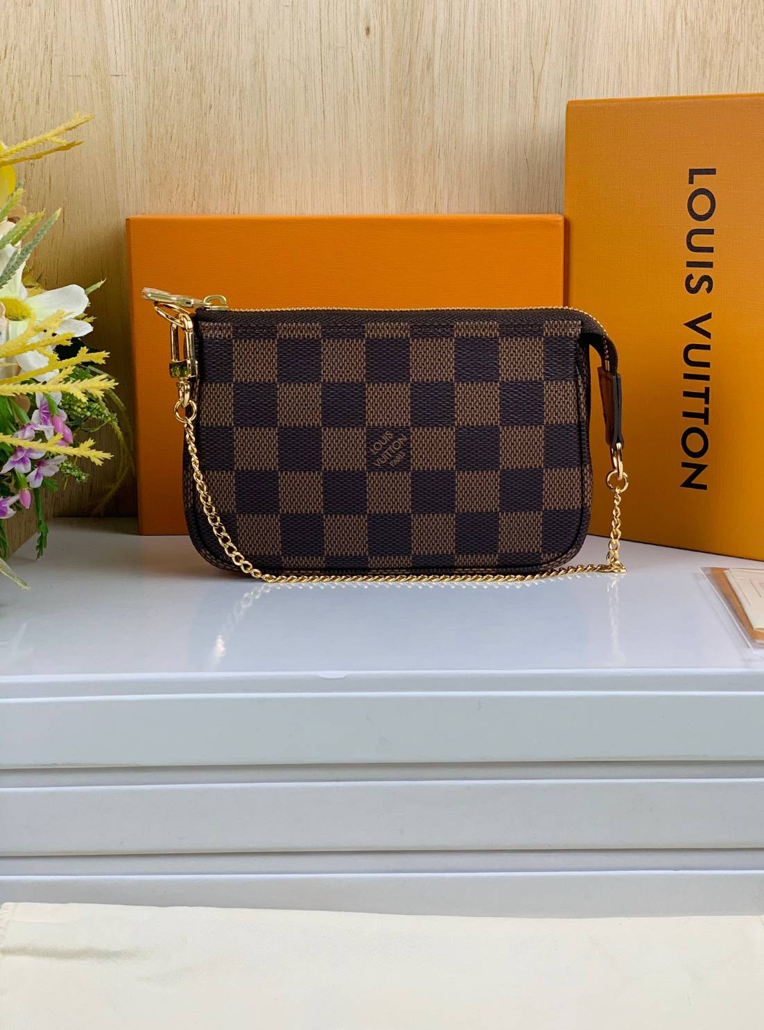หนังแท้ LOUIS VUITTON MINI POCHETTE ACCESSOIRES BAG / LV POCHETTE พร้อมส่งที่ไทย งานหนังแท้ทั้งใบ ออริจินอลเกรด ภาพสินค้าถ่ายจากงานขายจริง ใช้งานต่างประเทศได้