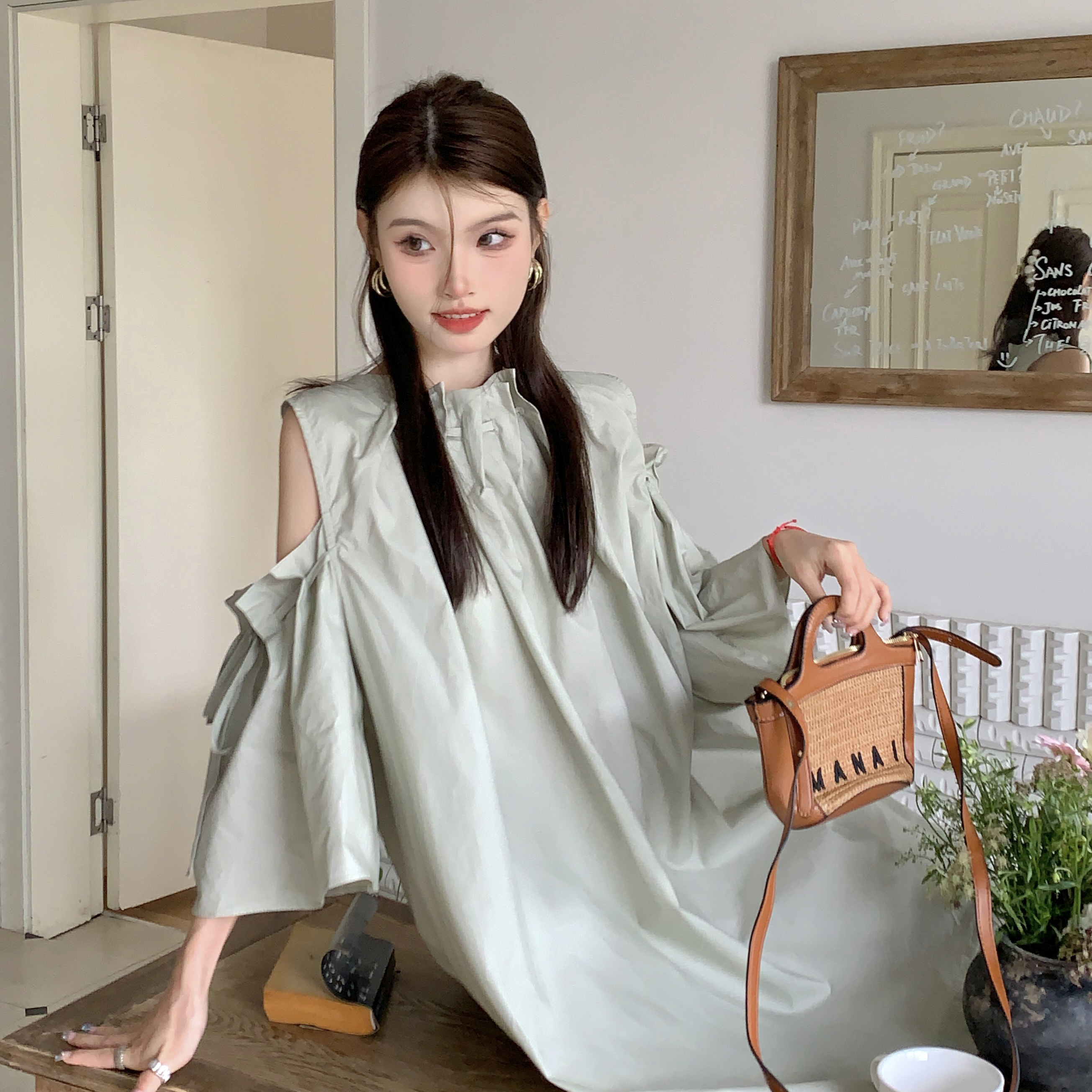 พร้อมส่ง 🍞🍎 Green sweet dress เดรสแขนสั่นเปิดไหล่แต่งโบว์น่ารัก (IN38570)