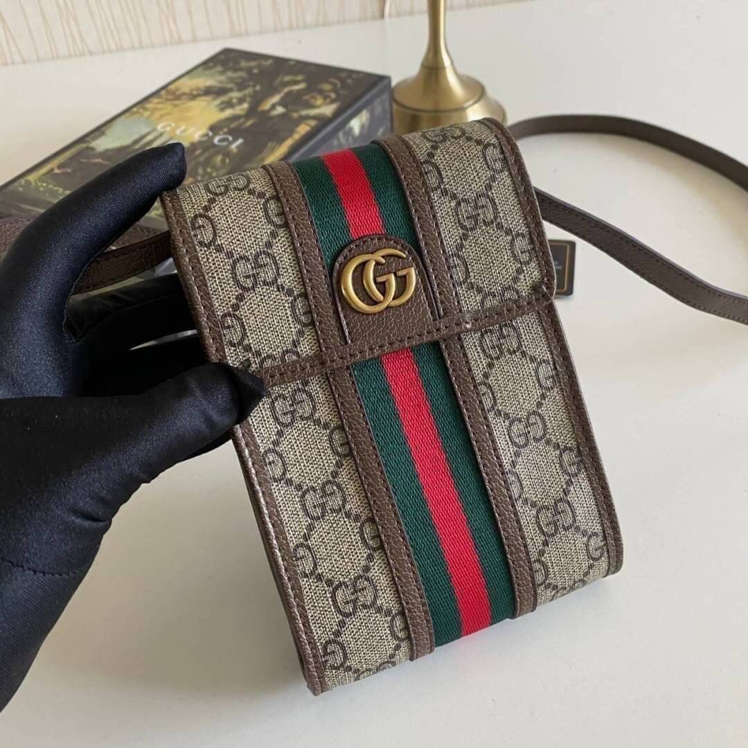 VIP GIFT 】หนังแท้ GUCCI Ophidia mini bag กระเป๋าใส่โทรศัพท์ โดดเด่นทั้งดีไซน์และคุณสมบัติในการใช้งาน ด้วยลวดลายที่มีซิกเนเจอร์เป็นเอกลักษณ์ ตอบโจทย์ความคลาสสิคเข้ากับรูปทรงที่ทันสมัย ทั้งดาราเซเลบต่างนิยมใช้กัน เรียกได้ว่าใคร ๆ ก็ต้องมีติดตัวไว้สักใบหนึ่ง