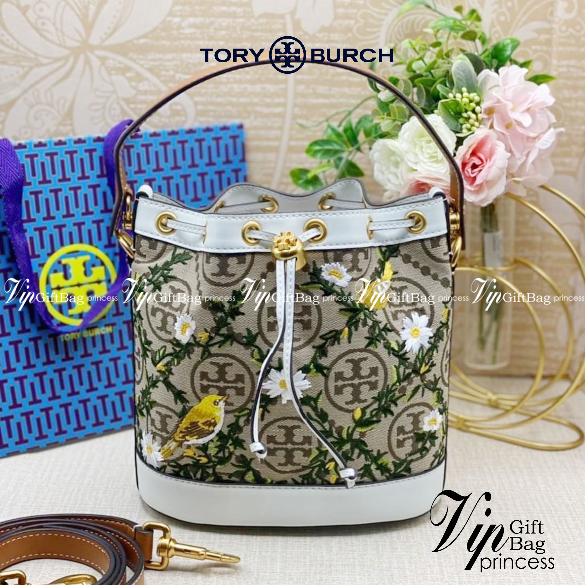 TORY BURCH T Monogram Jacquard Embroidered Bucket Bag แรร์ไอเท็มรุ่นยอดฮิต ใบใหญ่ไซส์กำลังดี!! ที่สุดของรุ่นที่ตามหา!! สวยสุดกับดีไซน์ลายปัก ที่ดูแพง!! กระเป๋าบัคเก็ตทรงสวย