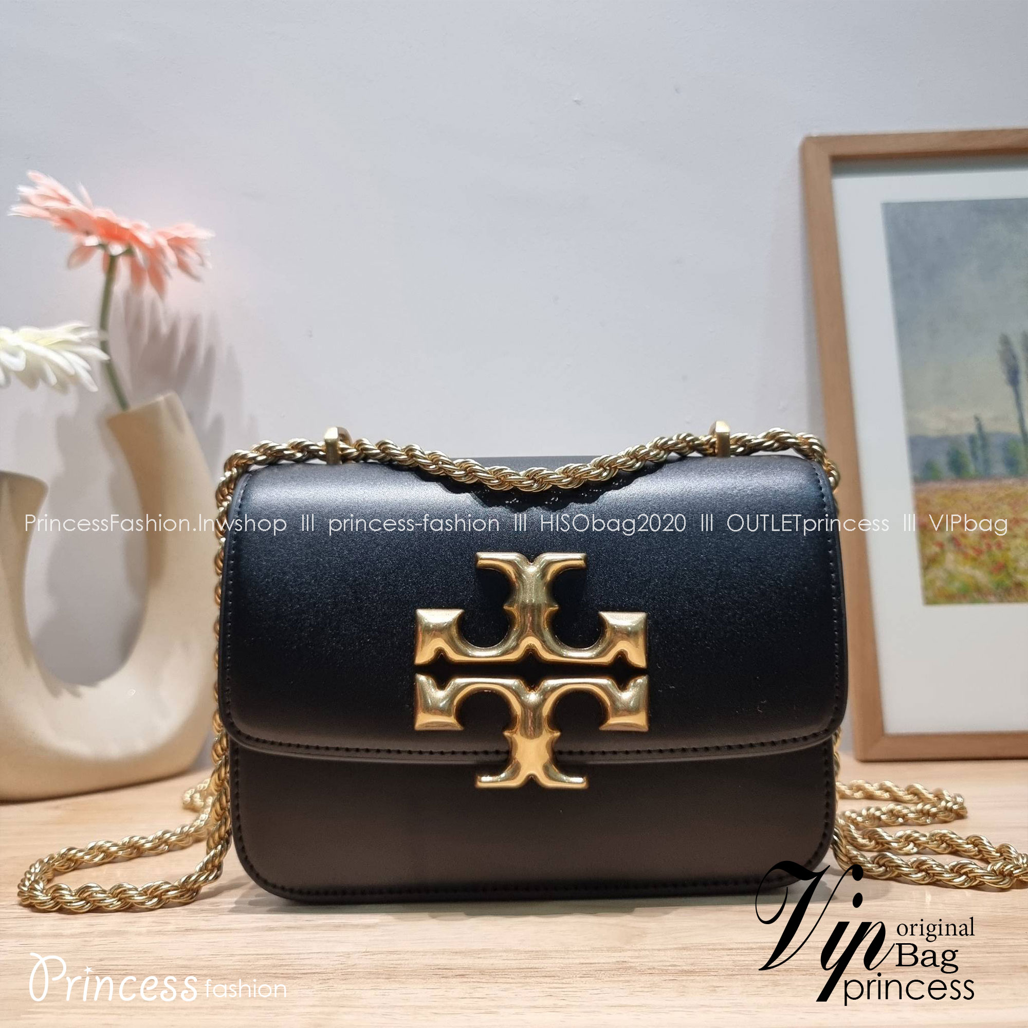 Tory Burch Bag / TORY BURCH ELEANOR SMALL CONVERTIBLE SHOULDER BAG ฮอตไอเท็ม รุ่นนี้ขายดีขายหมด สวยหรู คุณหนู ผู้ดี!! หายากมากแล้วน้า กระเป๋าสะพายข้าง ดีไซน์อยู่ทรง ขนาดกำลังสะดวกใช้ เปิด-ปิดด้วยแถบแม่เหล็ก