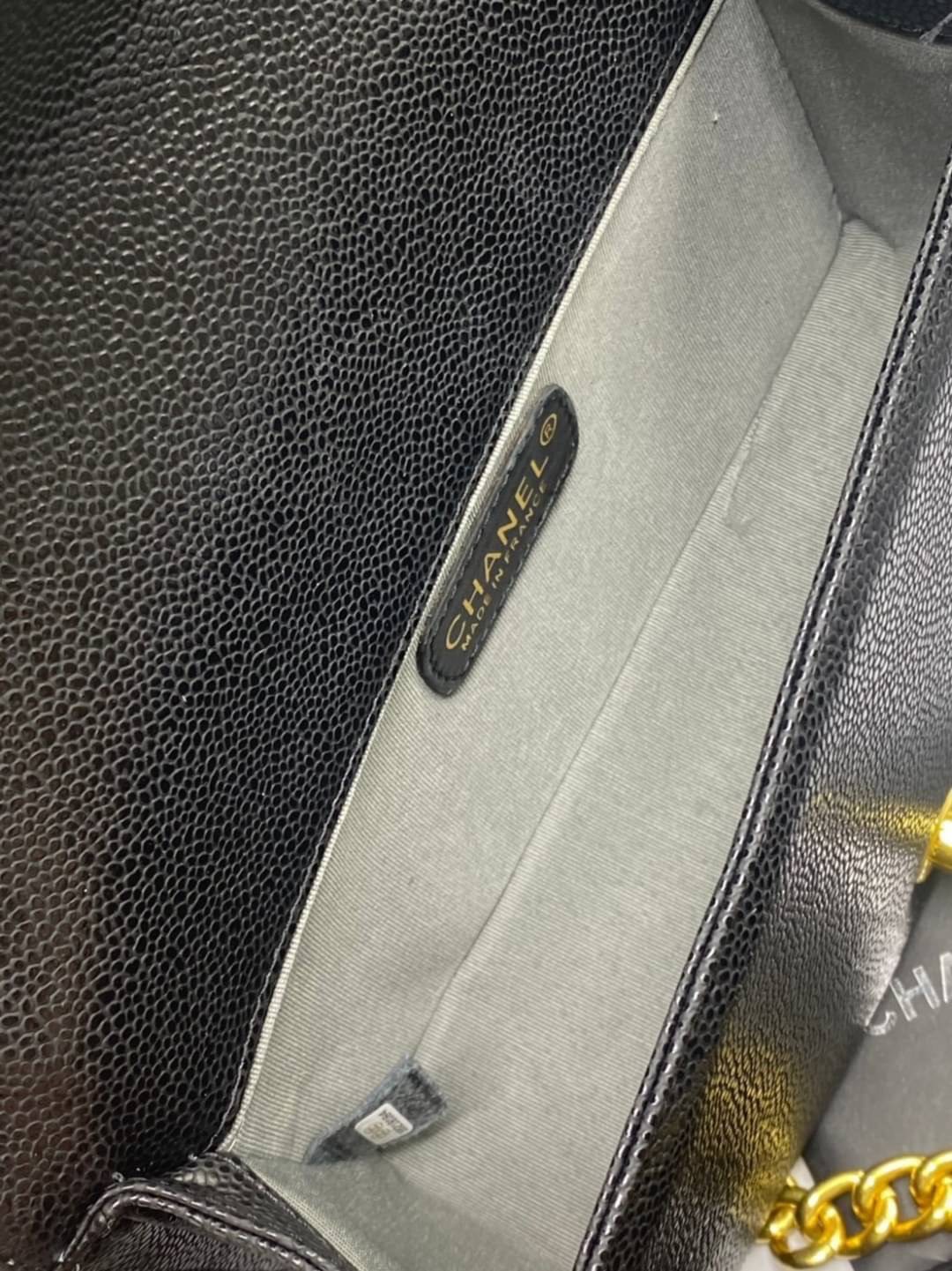 หนังแท้ CHANEL BOY 10" หนังคาเวียร์ อะไหล่เงิน/ทอง พร้อมส่งที่ไทย หนังลูกวัวแท้ อะไหล่โลหะสีรูทีเนียม สวยคลาสสิกทุกยุคสมัย เกรดออริจินอล 1:1 ภาพสินค้าถ่ายจากงานขายจริง ใช้งานต่างประเทศได้