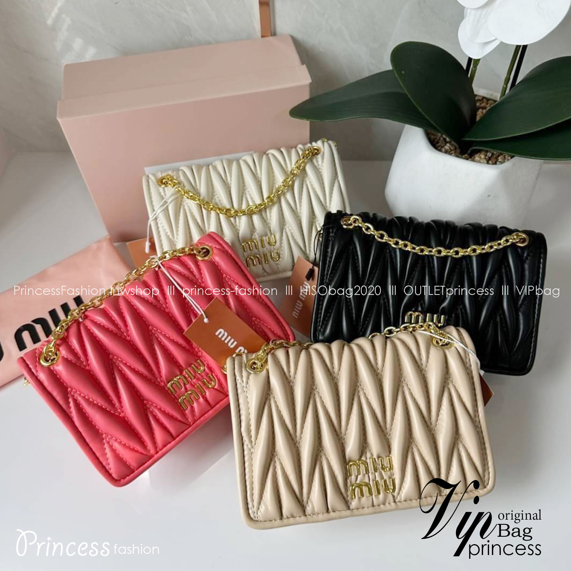 Miu Miu Matelassé Nappa Leather Mini Bag / Miu Miu Woman’S Bag Chain Mini bag กระเป๋ามินิรูปทรงสี่เหลี่ยมวัสดุหนังNappa มีความนุ่มมือและเงางาม