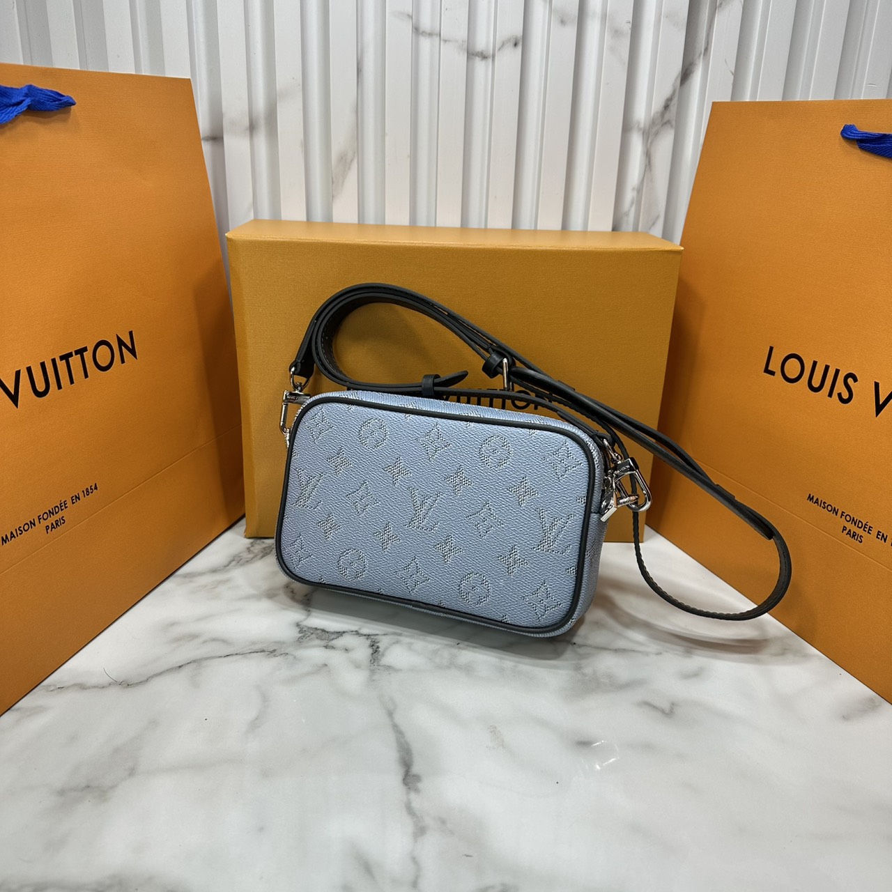 ORI หนังแท้ | LV Trocadéro Wearable Wallet Monogram Canvas 20cm กระเป๋าสะพายทรงแมสเซ็นเจอร์ดีไซน์ใช้เป็นกระเป๋าสตางค์ได้ ขนาดกำลังสวยกะทัดรัด คลาสสิคหรูหราคล่องตัว