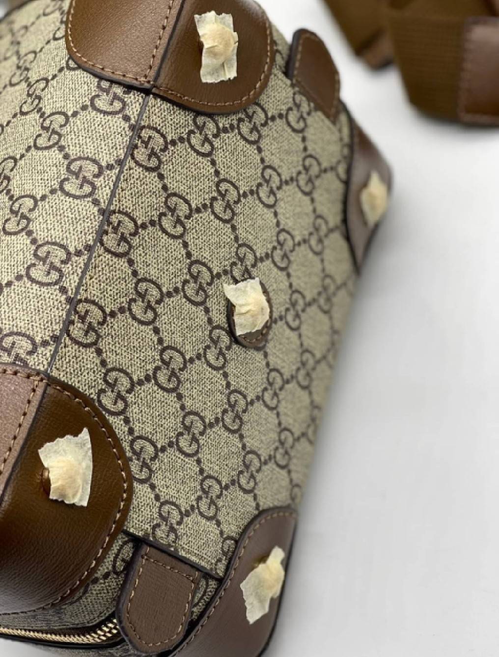 GUCCI Small duffle bag with Interlocking G เกรดออริจินอล กระเป๋าสะพาย กระเป๋าถือทรงหมอนสวยคลาสสิค วัสดุหนังแคนวาสอย่างดี ใบจริงสวยมาก! เปิด-ปิดกระเป๋าด้วยซิป หัวซิปตัว G อะไหล่สีทอง เลิศ!! ภายในโล่งกว้าง มาพร้อมสายสะพาย ปรับได้ ถอดออกได้ จะถือหรือสะพาย cr