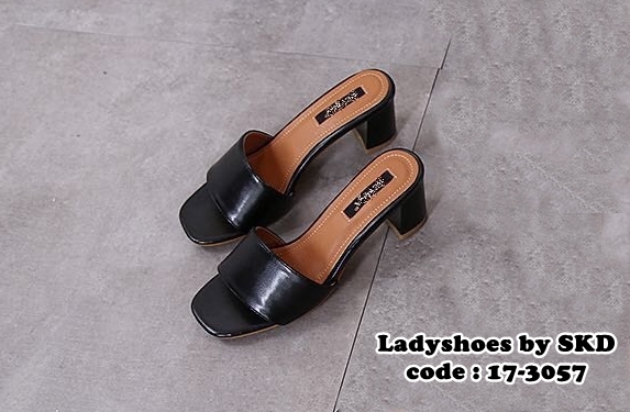 รองเท้าทรงสวม สไตล์ Prada ทรงเรียบแต่ดูหรู ดูมีราคา ตามแบบฉบับงานช๊อป วัสดุหนัง PU อย่างดี ส้นสูง 2.5 นิ้ว ทรงนี้ใส่ได้ทุกชุดทุกโอกาสก็ดีดีขึ้นมาทันตา แบบยอดนิยม สาวๆรีบสั่งเลยคร้า