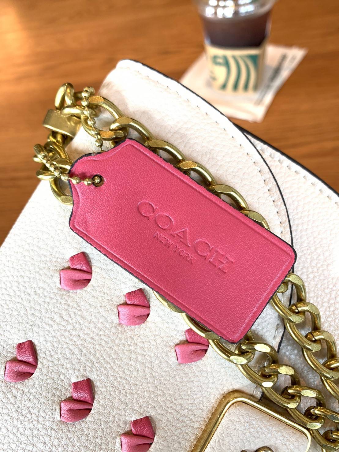 COACH ALIE SADDLE BAG JACQUARD IN SIGNATURE ((C4694//C3464)) พร้อมส่งที่ไทย รุ่นใหม่ล่าสุดค่ะ! กระเป๋าสะพายข้าง//ครอสบอดี้ร์//หรือทบสายคู่สะพายไหล่ได้ค่ะ วัสดุJacquard+หนังแท้ ได้สวยงามลงตัวมากๆ เปิดปิดกระเป๋าแบบกดล็อค มีอะไหล่โลโก้แบรนด์โดดเด่นปนคลาสสิค