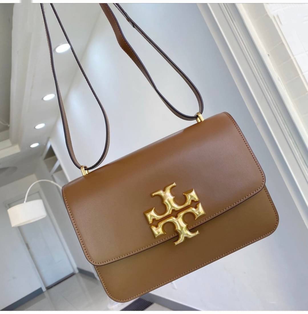 Tory Burch 75003 Eleanor Medium Convertible Shoulder Bag พร้อมส่งที่ไทย อีกรุ่นที่น่าครอบครองมากๆค่ะ กระเป๋าสะพายข้างและทบสายเป็นคล้องไหล่ได้ หนังแท้ชั้นดี ใช้ได้กับทุกๆโอกาส ห้ามพลาด ก่อนหมดนะคะ!!