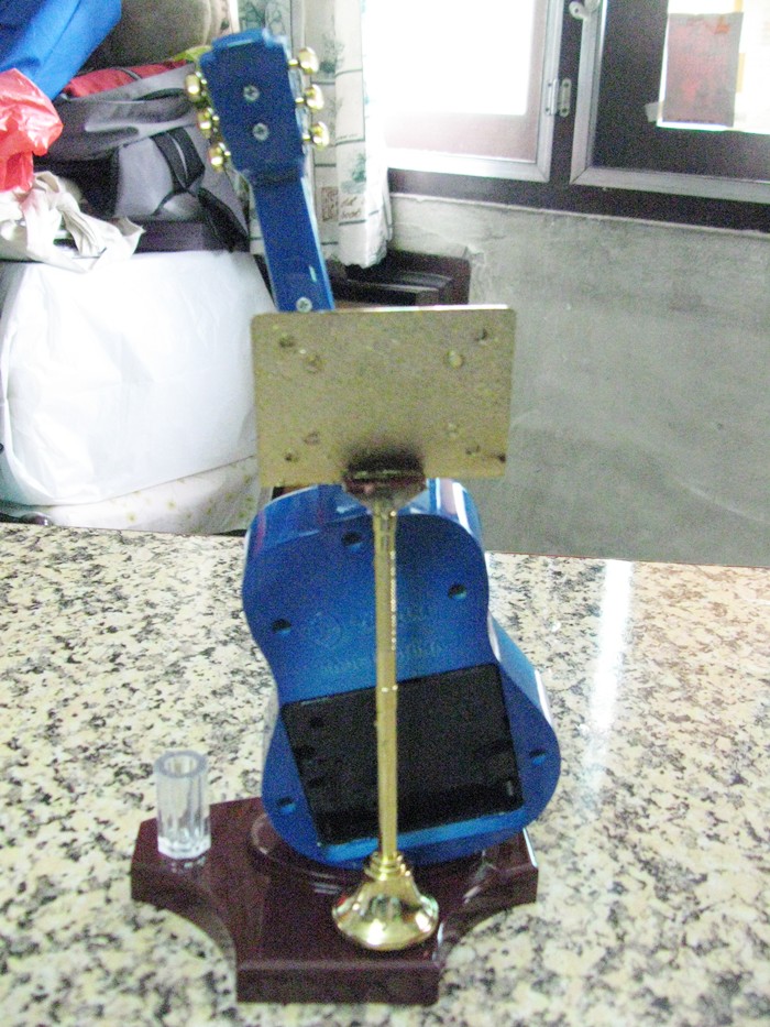 สินค้าหมดค่ะ นาฬิกาปลุกกีต้าร์สีฟ้าค่ะ