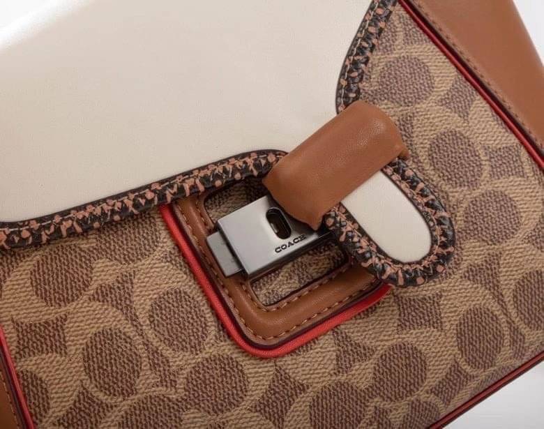 COACH COURIER CARRYALL 23 IN COLORBLOCK SIGNATURE CANVAS พร้อมส่ง 7 แบบ พร้อมส่ง ลุคดูไฮสุดๆค่ะ! กระเป๋าสะพายหนังหรูหราและคลาสสิค หนังแท้ชั้นดีที่สุด น้ำหนักเบา หนังสวยมากก สัมผัสแล้วหลงรักแน่นอนจ้าา😘