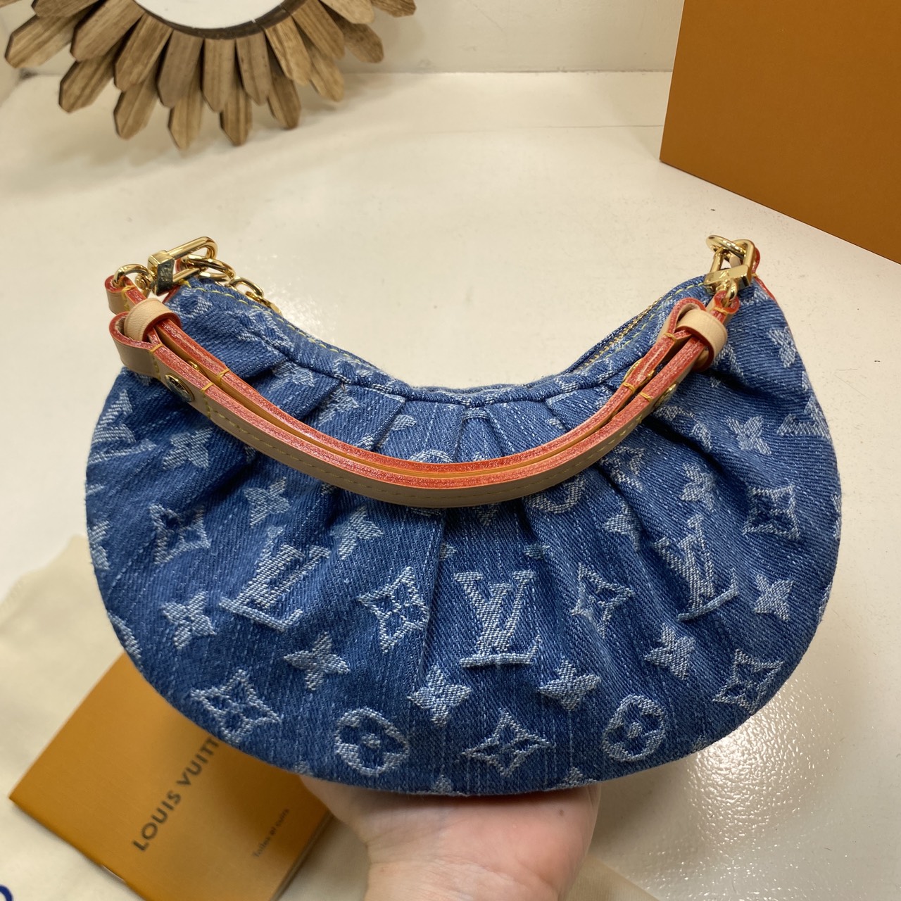 TOP ORI หนังแท้ | LV Pochette Valley bag / LV Hobo Bag กระเป๋าสะพายทรงโฮโบ ปรับลุคใหม่ด้วย Monogram Denim นำเสนอดีไซน์คลาสสิกสไตล์ร่วมสมัย