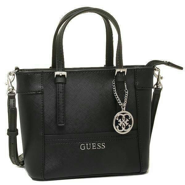GUESS SAFFIANO MINI CROSS BODY BAG Best aellwr กระเป๋าถือหรือสะพายรุ่นยอดนิยมจาก GUESS หนัง Saffiano สวยอยู่ทรงสไตล์ PRADA ขนาดกำลังดี เบา ด้านหน้าประดับ logo brand มาพร้อมพวงกุญแจแบรนด์ห้อยที่หูกระเป๋า ถอดเเยกใช้ได้ เปิดปิดด้วยซิปสะดวกใช้ ภายในมี โลโก้ ช