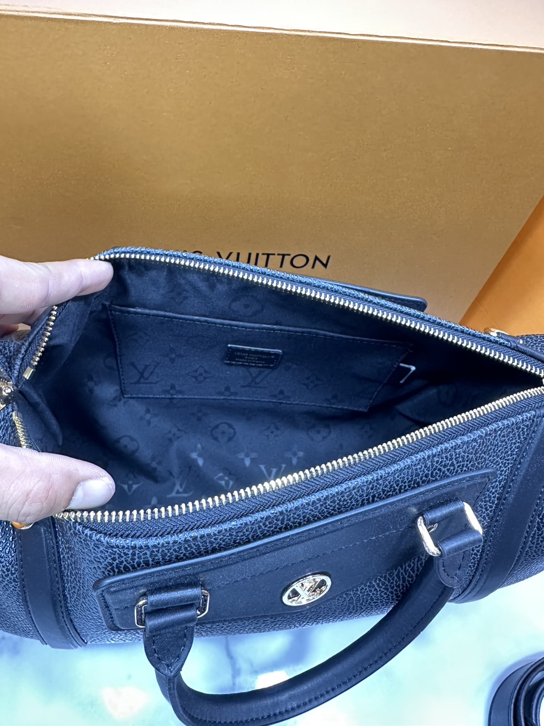 ORI หนังแท้ | LV Biker PM bag กระเป๋าสะพาย ใหม่ล่าสุดเปิดตัวโดดเด่นใน Spring -Summer 2025 ได้แรงบันดาลใจมาจากเสื้อแจ็คเก็ตไบเกอร์สุดไอคอนิก โทนสีคลาสสิกเหนือกาลเวลาไอเท็มหลักเปี่ยมสไตล์ประจำฤดูกาลนี้และในอนาคต