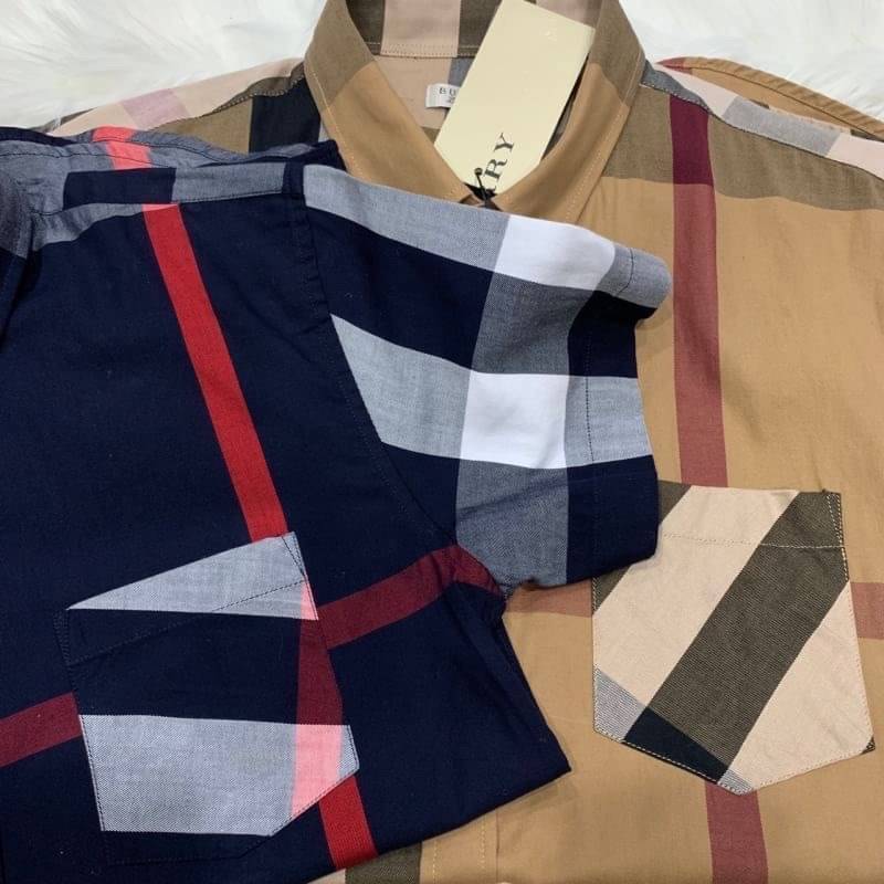 BURBERRY SHIRT / BURBERRY SHORT SLEEVE VINTAGE CHECK SHIRT เสื้อเชิ้ตแขนสั้นแบรนด์เบอเบอรี่ ลายสก็อตสุด classic เรียบหรู ดูดี ภูมิฐานมากๆค่ะ สินค้านำเข้าคุณภาพเทียบแท้ งานสวยเทพ เนื้อผ้าอย่างดี เป๊ะมาก รับประกันความพอใจเลยนะคะ ใส่เป็นเชิ้ตติดกระดุมเนี๊ยบๆ