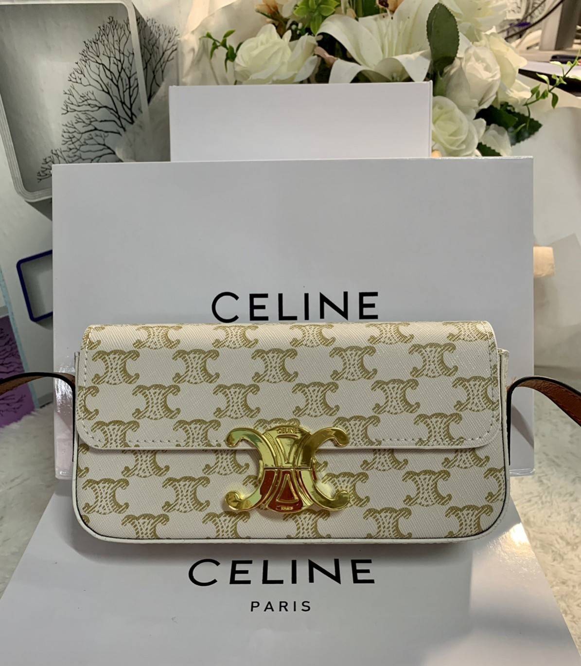 CELINE TRIOMPHE SHOULDER BAG VIP ดีไซน์ยอดนิยมสไตล์สาว LISA ทรงเหลี่ยมหนังSaffianoสวยหรูอยู่ทรง