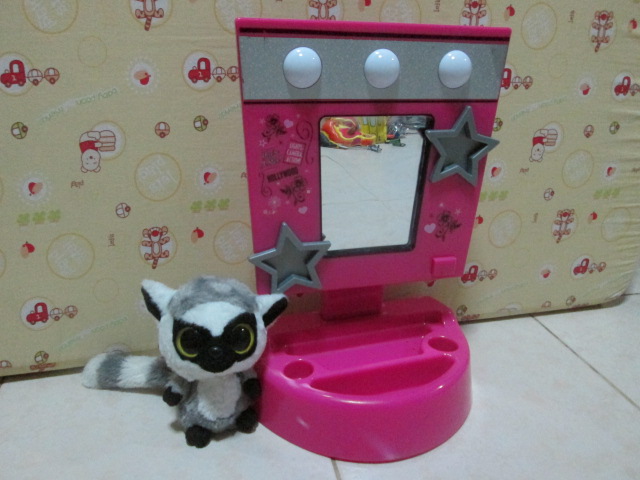 Razzle Dazzle Makeup Top Table ของเล่นเสริมพัฒนาการสำหรับเด็กมือสอง