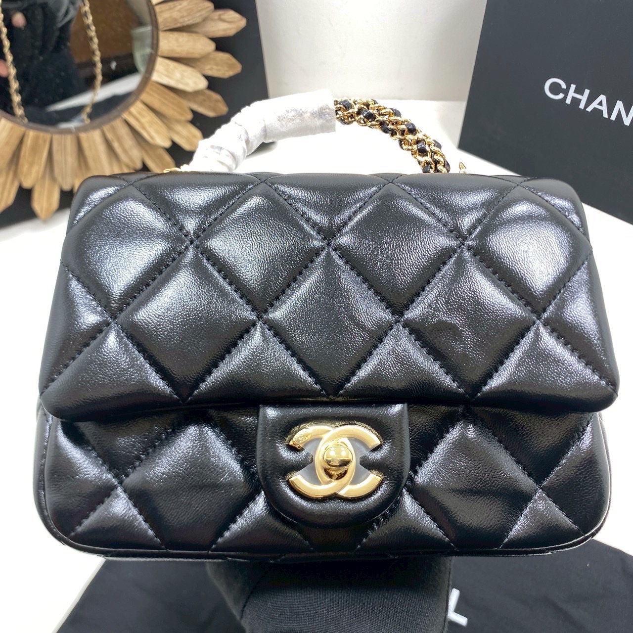 ORI หนังแท้ | Chanel Mini Flap Bag With Top Handle กระเป๋าสะพาย กระเป๋าถือพร้อมหูจับหรูหราร้อยโซ่สีทอง สายสะพายโซ่ ขนาดกะทัดรัดใช้งานง่าย