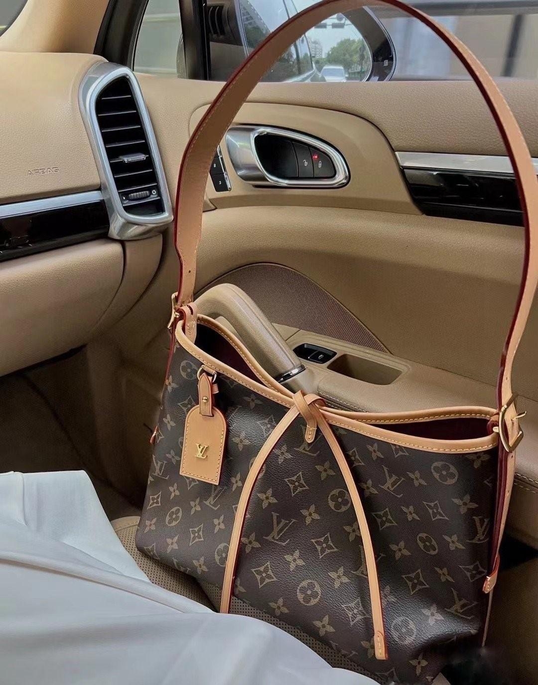 CarryAll PM handbag in Monogram / LV Tote Shopping Bag พร้อมส่ง กระเป๋าถือแคนวาสแต่งขอบหนังแคนวาสอย่างดี ผสานเสน่ห์สวยงามเข้ากับดีไซน์ที่รับกับสรีระให้คุณพกพาไปได้ทุกที่