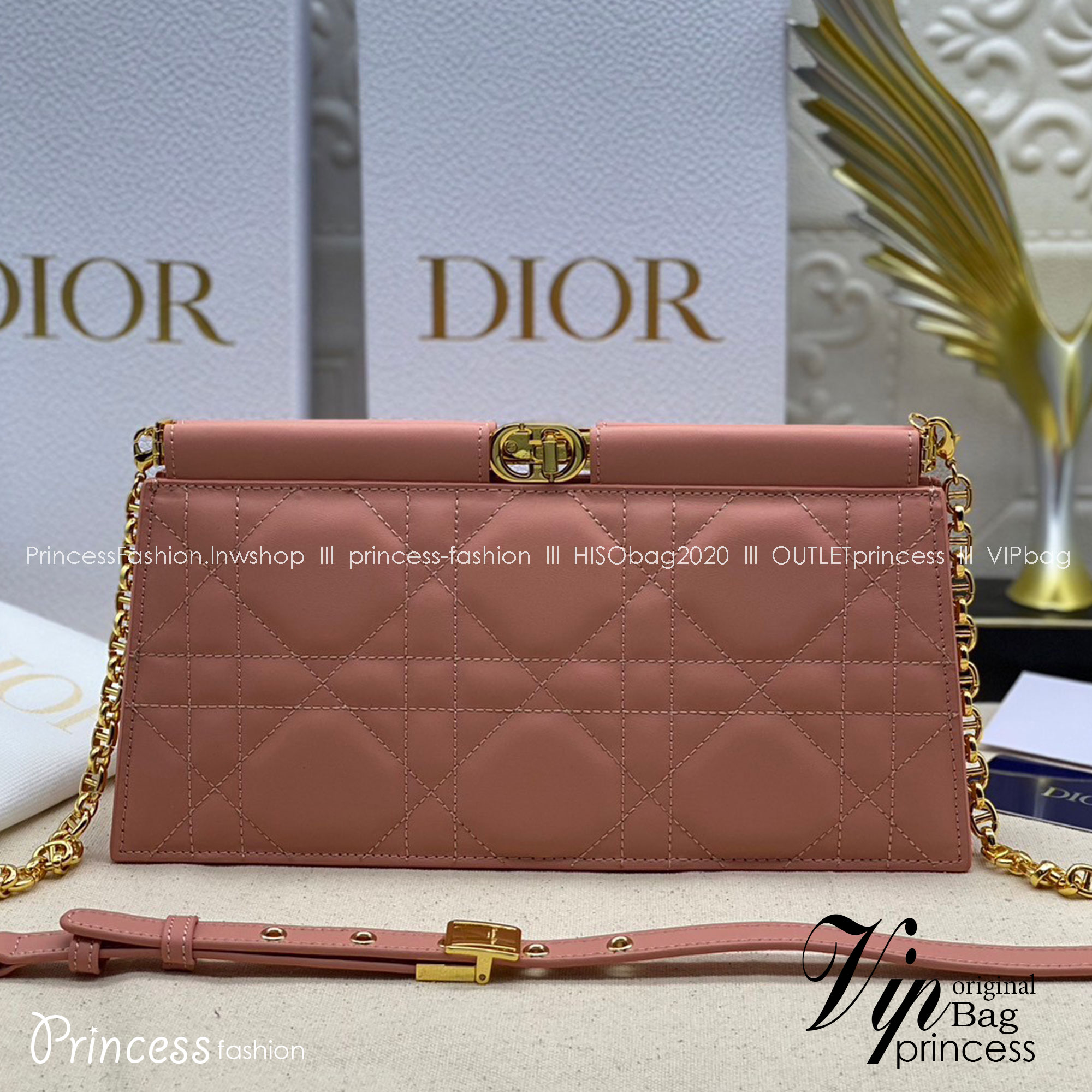 Dior Caro Colle Noire Clutch with Chain Cannage / DIOR Clutch / DIOR BAG พร้อมส่ง 4 สี กระเป๋าสะพายทรงคลัท ดีไซน์เรียบหรู ดูแพง รุ่นนี้คือ ถือแล้วผู้ดีมากค่ะ