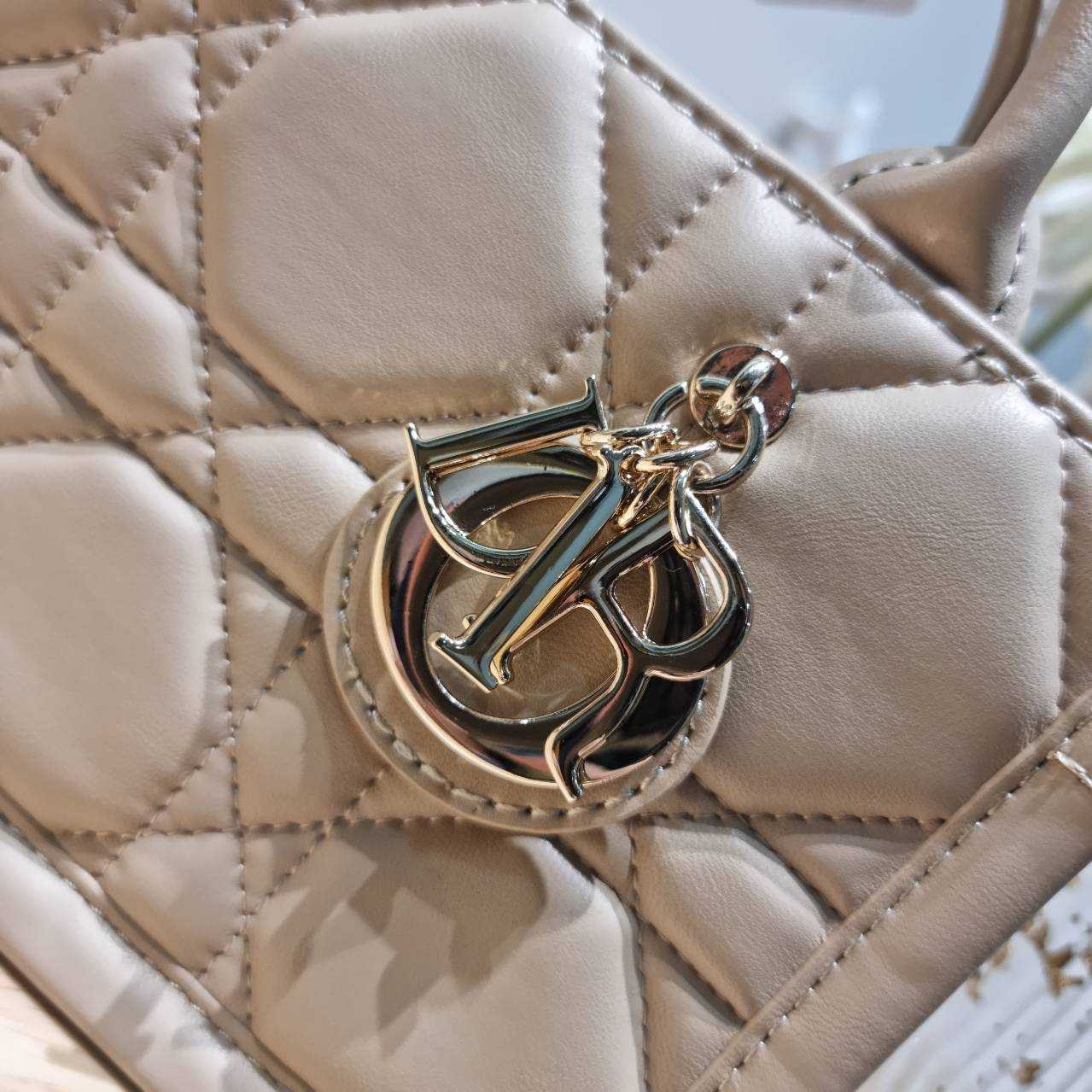 Dior mini book tote macro cannage bag กระเป๋าทรงโท้ทสุดฮิต ไซส์มินิ ดีไซน์ใหม่ หนังสวย พกพาไปไหนก็ได้ คล่องตัวและแมตช์ง่ายสุดๆ