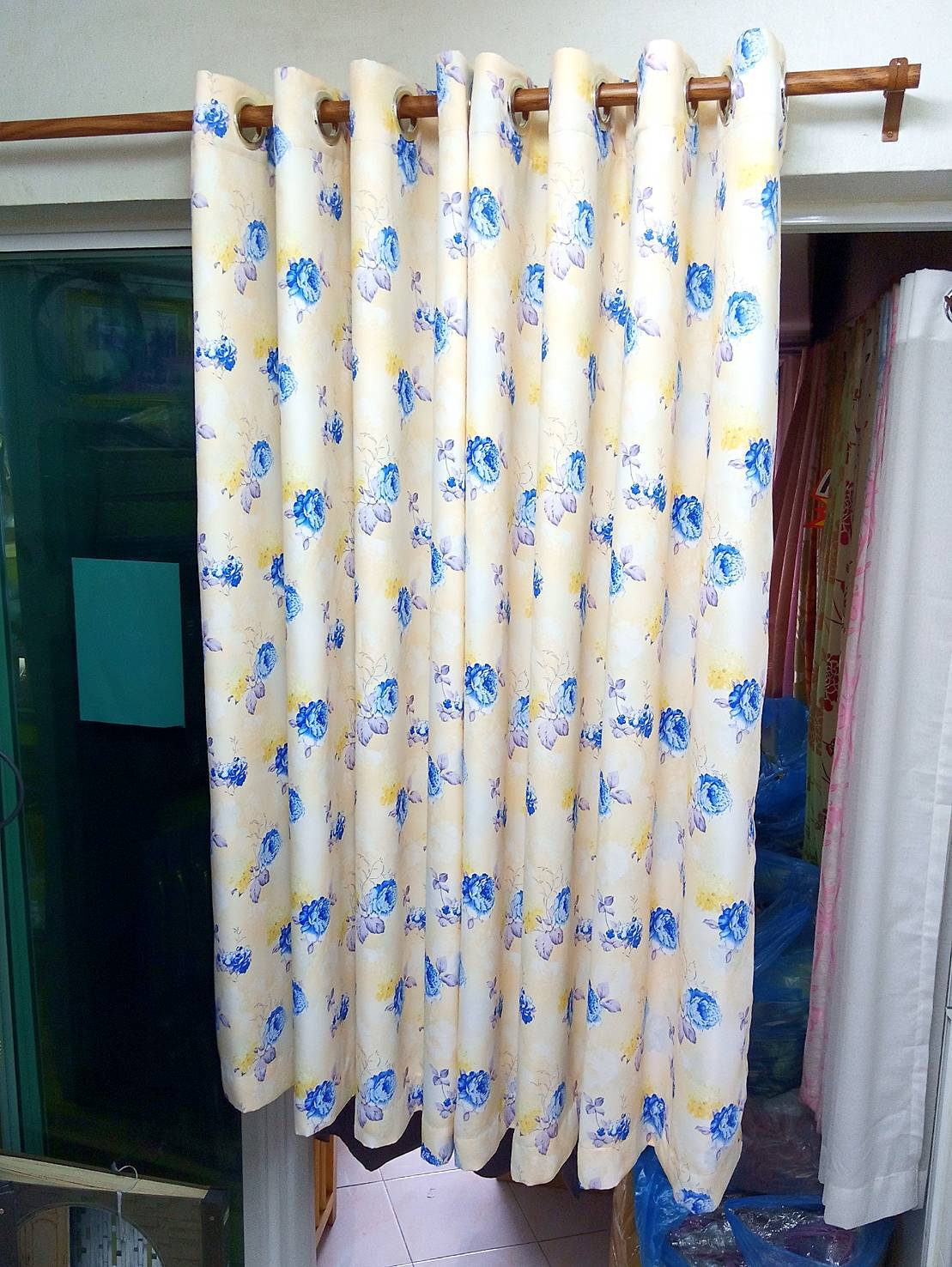 ผ้าม่านกันแสง 90% รุ่นวินเทจฟลาวเวอร์ No.11 ลายดอกฟ้า/พื้นครีม ก.130*ส.150ซม./ผืน(ขายยกคู่2ผืน)