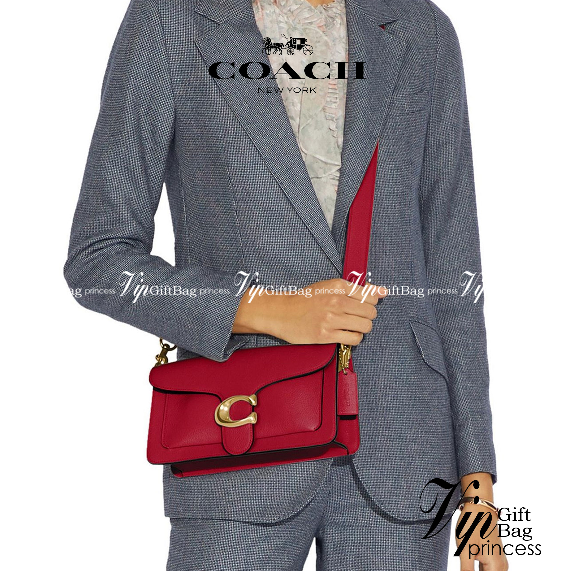 COACH TABBY SHOULDER BAG 26 ((73995)) พัฒนามากจากกระเป๋า Coach รุ่นดังยุค 1970 ทำจากผ้า Canvas เคลือบลายซิกเนเจอร์ หนังลายกรวดและหนังกลับ ด้วยวัสดุคลาสสิค มากับสายที่ถอดได้ถึง 2 สาย ไม่ว่าจะเป็นสายหิ้วหรือสายสะพาย หนังลายกรวดและหนังลูกวัวแบบเนื้อละเอียด แ
