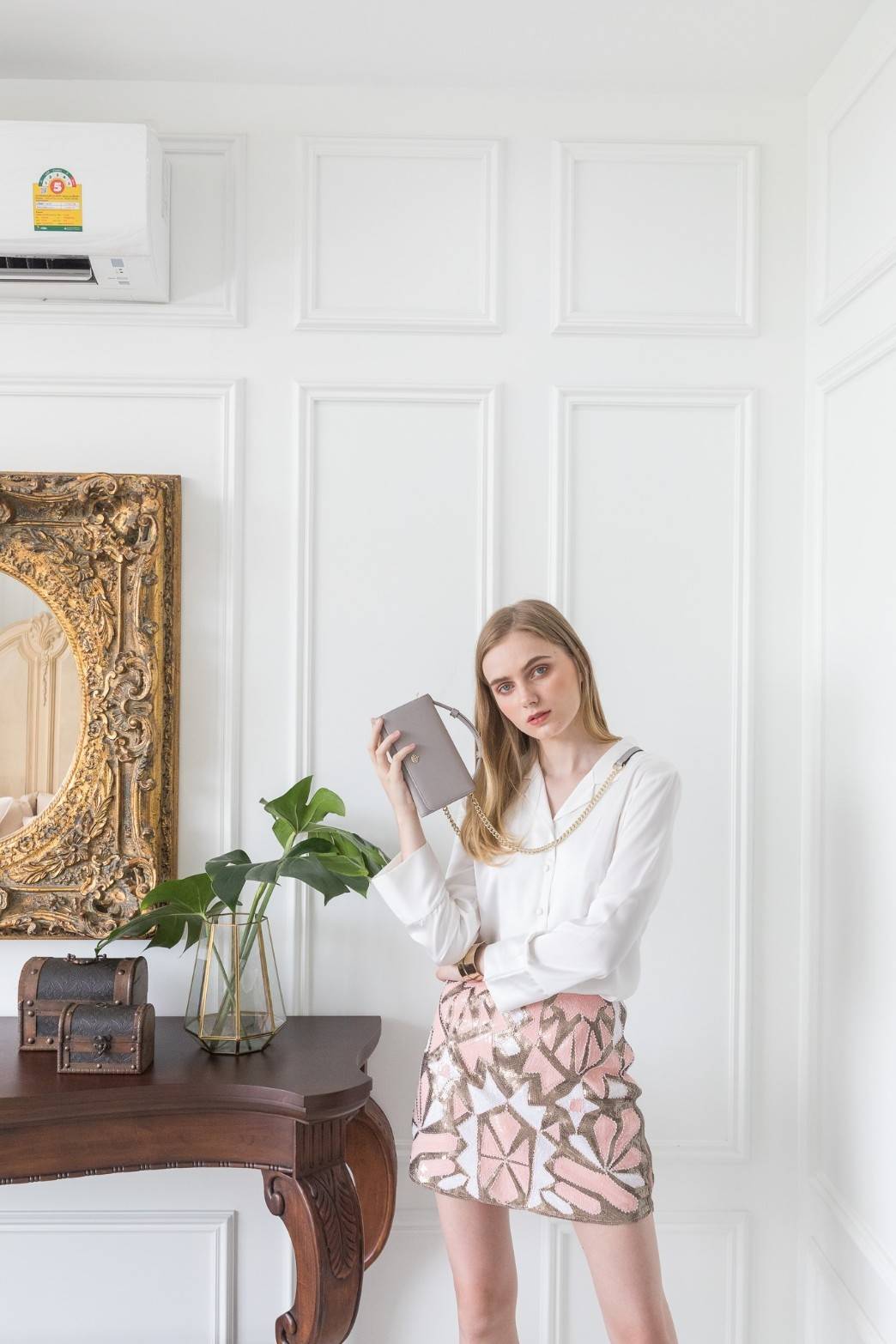 รุ่นขายดี **หนังวัวแท้สวยมาก KEEP • Ari • กระเป๋า สตางค์ยาว ปรับเป็นคลัช หรือถือ สะพาย ก้อได้หมด ขนาด กะลังดี ทรงสวย แค่ใบเดียวจบ! หนังคุณภาพเยี่ยม ภายใน จุของคุ้ม ใส่บัตร ใส่มือถือได้ทุกรุ่น ใบนี้ จะแต่งกับ Look ไหนก้อเข้ากันได้ดีแน่นอนค๊า Don't mis