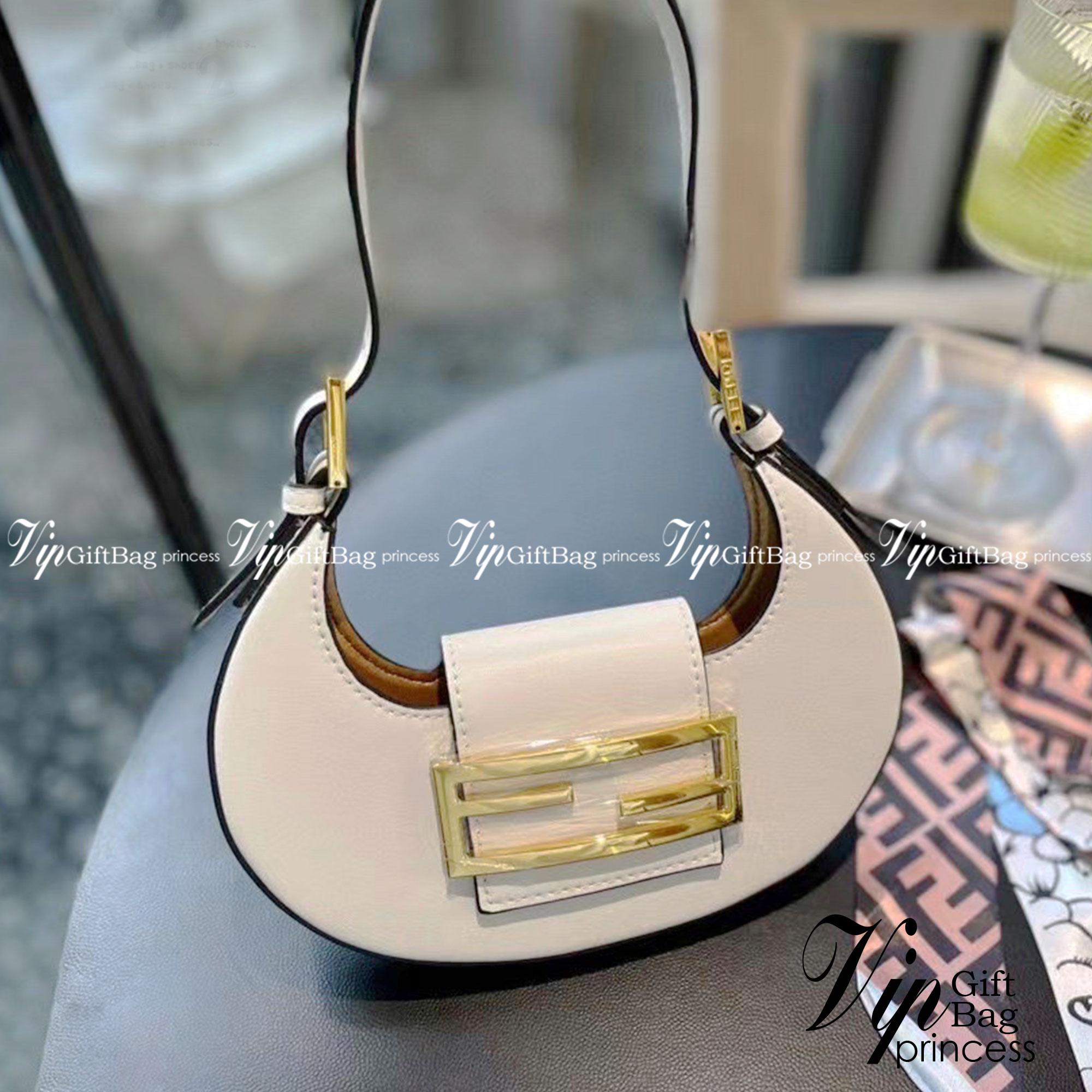 Fendi Cookie mini hobo bag / Fendi Mini Cookie FF fabric mini bag คอลใหม่ล่าสุด น้องเล็กกะทัดรัด อะไหล่ทองสวยหรูไฮโซ งานคุณภาพเน้นๆ งานเป๊ะปังมากปั้มทุกจุด กระเป๋าสะพายไหล่แบรนด์หรู น่ารักมากค่ะ