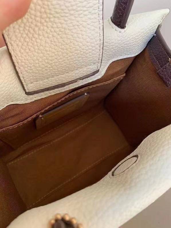 COACH MINI CALLY CROSSBODY IN SIGNATURE ((3599, 2184, 5693, 2134, 2183)) พร้อมส่งที่ไทยทันที! กระเป๋าสะพายครอสบอดี้ร์ กระเป๋าครอสบอดี้โท้ทมินิไซส์ รุ่นใหม่สุดฮอต!! ใบจริงคือน่ารักม้ากกกก!! สวยอยู่ทรง น่ารักน่าใช้ ทรงTote ปากกระเป๋าเปิดปิดแบบแม่เหล็ก ภายใน