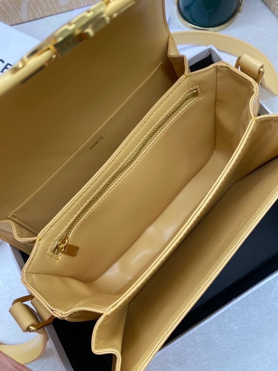 MEDIUM 22cm : CELINE CLASSIQUE TRIOMPHE BAG IN SHINY CALFSKIN / Celine Triomphe Bag / Celine Bag พร้อมส่ง 10 สี เกรดออริ 1:1 กระเป๋าแบรนด์หรูที่ควรมีแห่งปี