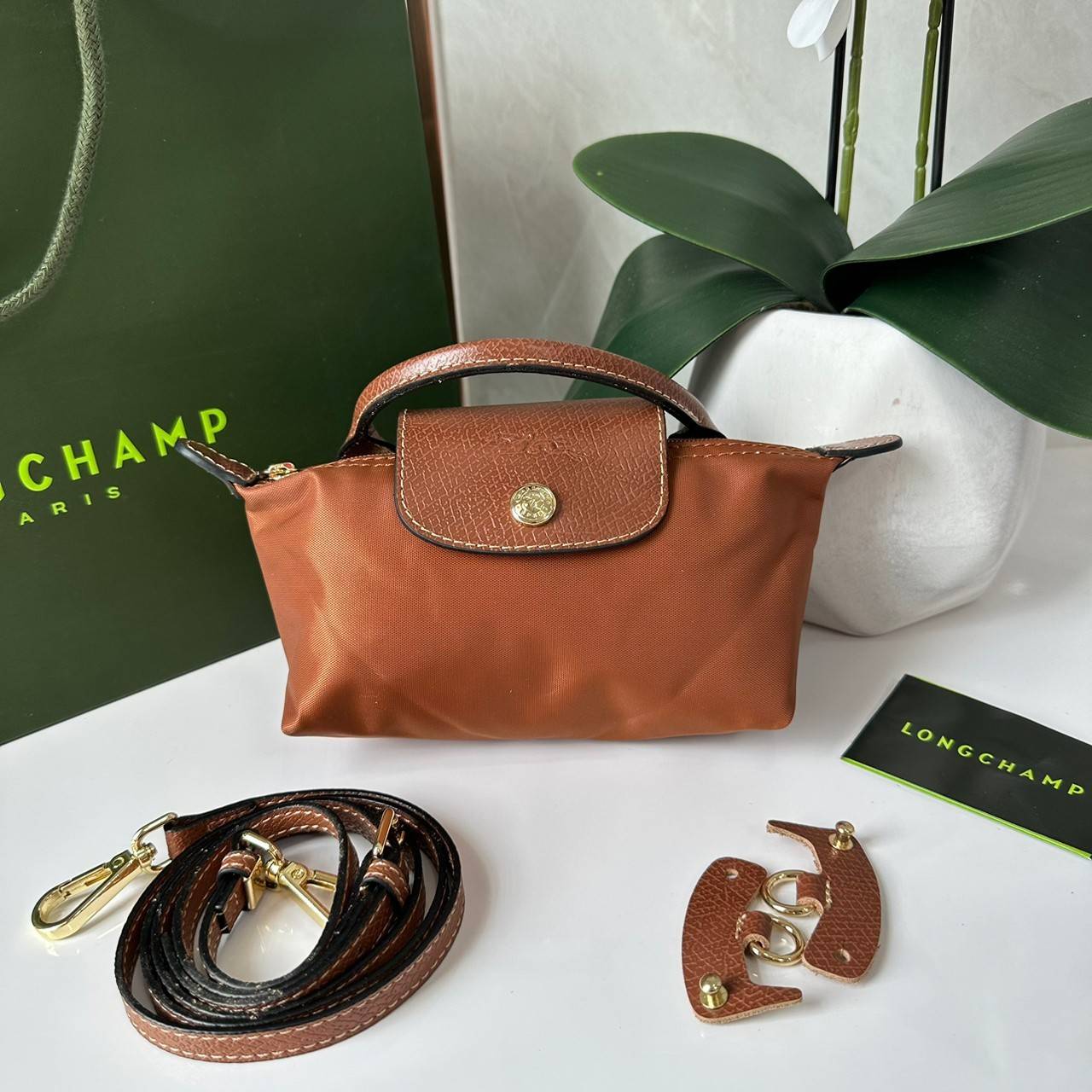 LONGCHAMP LE PLIAGE ORIGINAL Pouch with handle กระเป๋าใบเล็กขนาดกระทัดเหมาะกับใส่ของจำเป็นจุกจิก กันน้ำได้ พร้อมส่ง