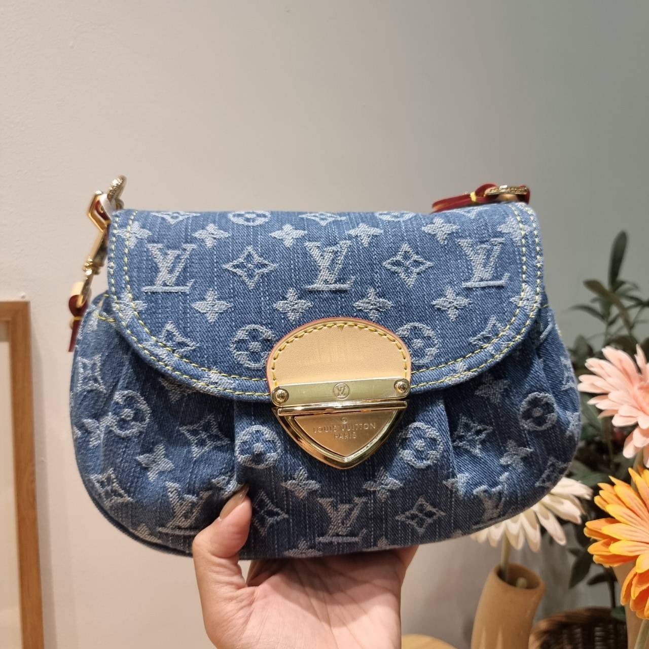 LV Sunset Denim Bag / LV Sunset Monogram Denim - Handbags แรงมากฉุดไม่อยู่ กับกระแสคอลใหม่ lvremix ดีไซน์แบบตัวมัม y2k รูปทรง baguette สวยดูแพง ใบนี้ก็ฉ่ำสุดๆ